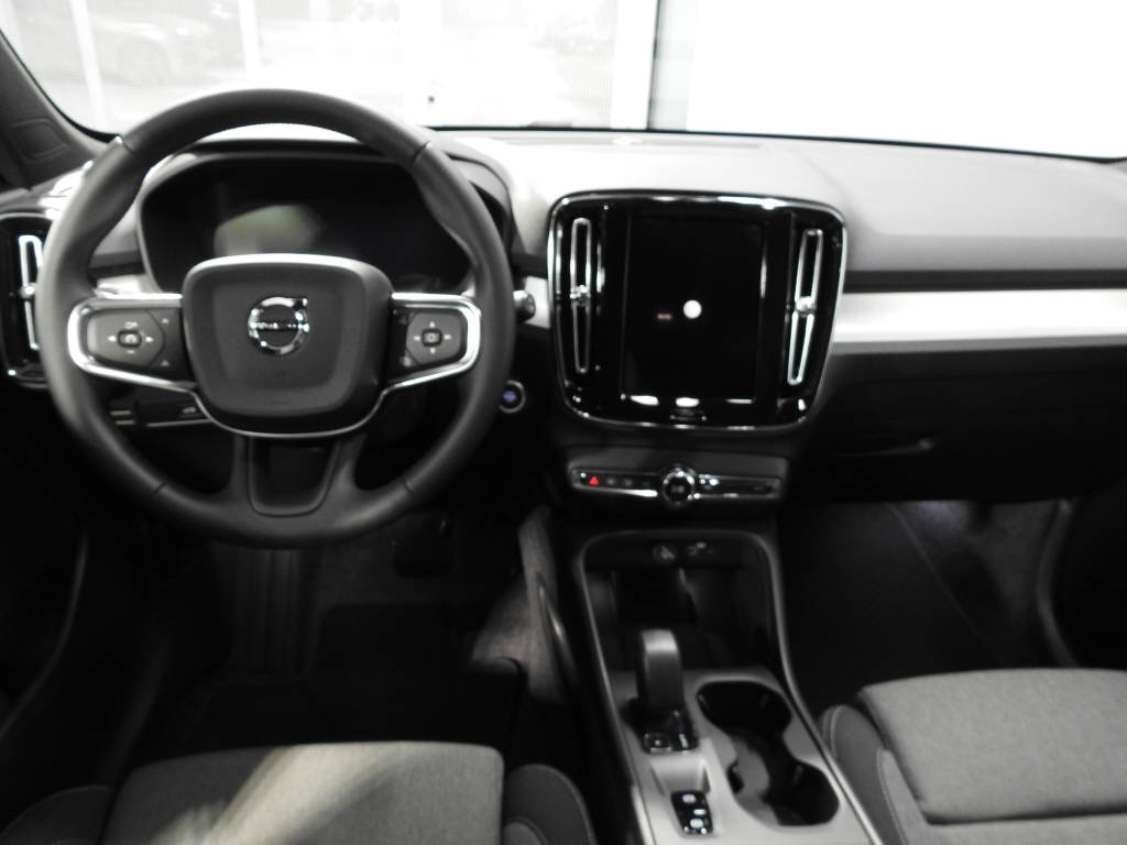 VOLVO XC40 2.0 B3 MH Core-image-9