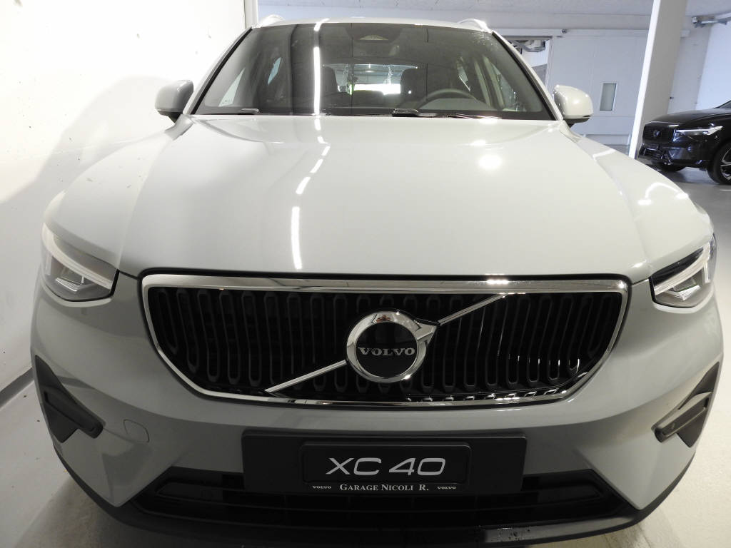 VOLVO XC40 2.0 B3 MH Core-showroom-element-1