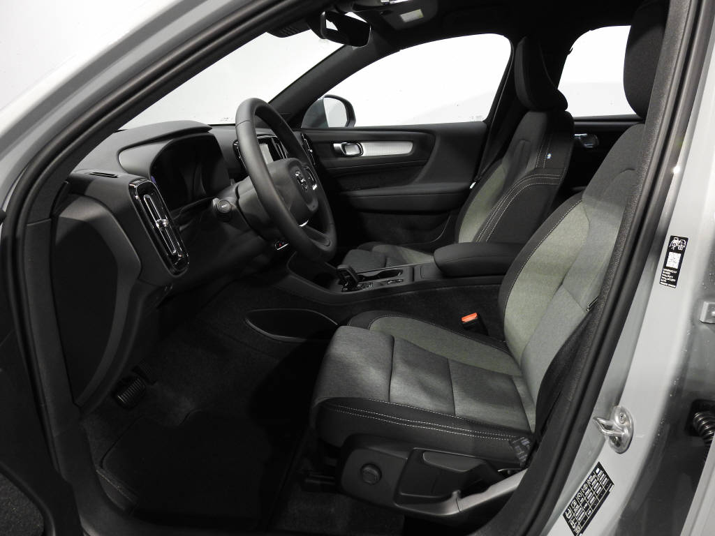 VOLVO XC40 2.0 B3 MH Core-image-9