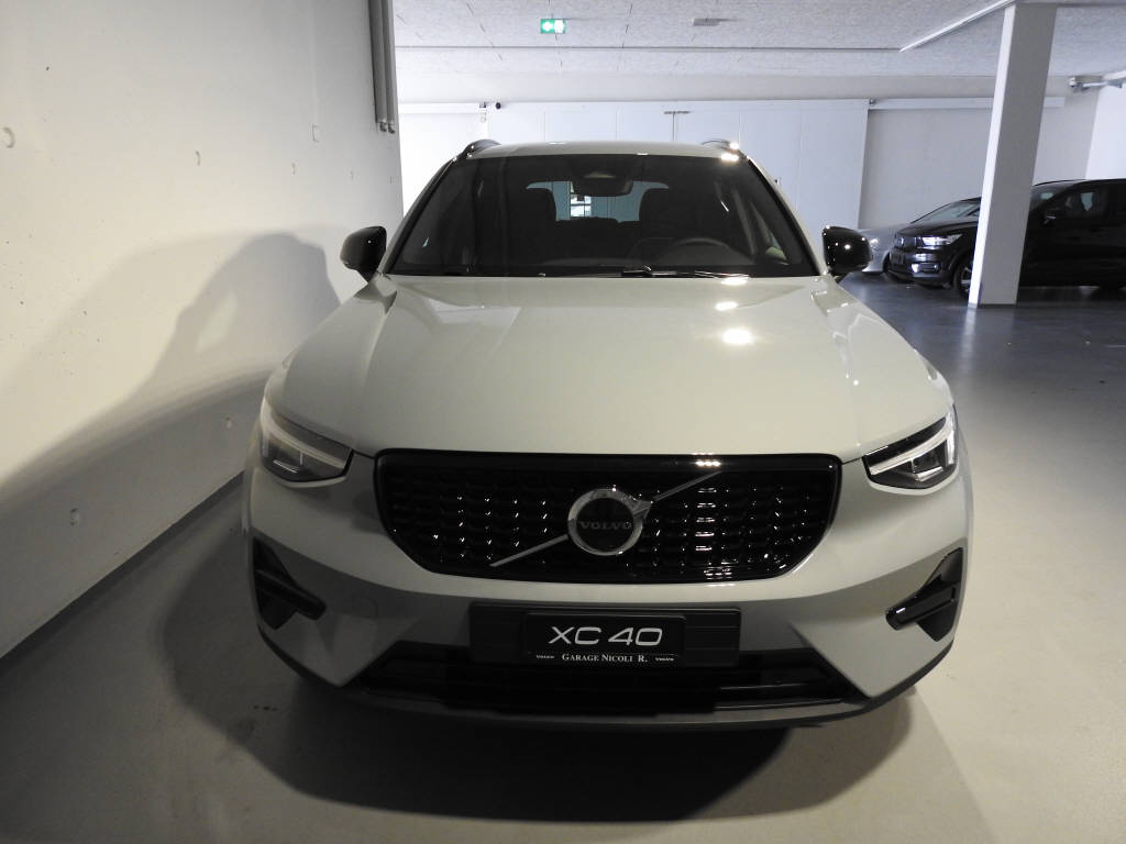 VOLVO XC40 2.0 B3 MH Core-showroom-element-1