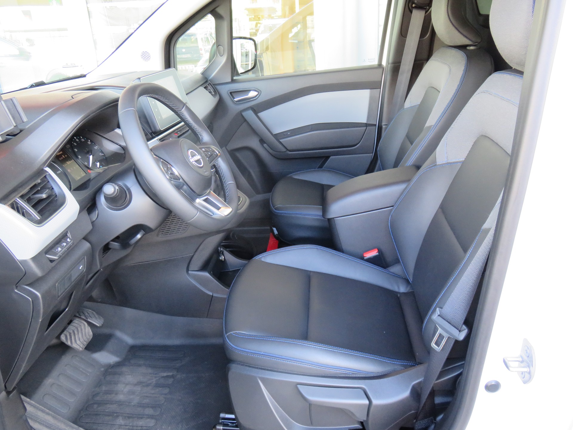 NISSAN Townstar EV45 kWh 22kW L1 N-Connecta-image-9