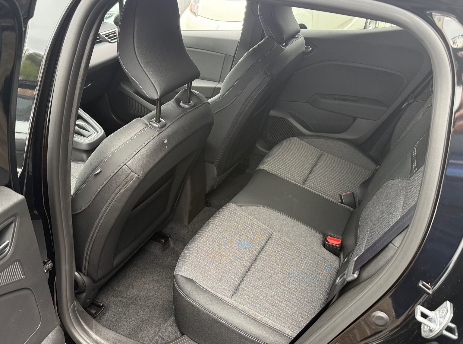 MITSUBISHI Colt 1.6 HEV Instyle-image-5