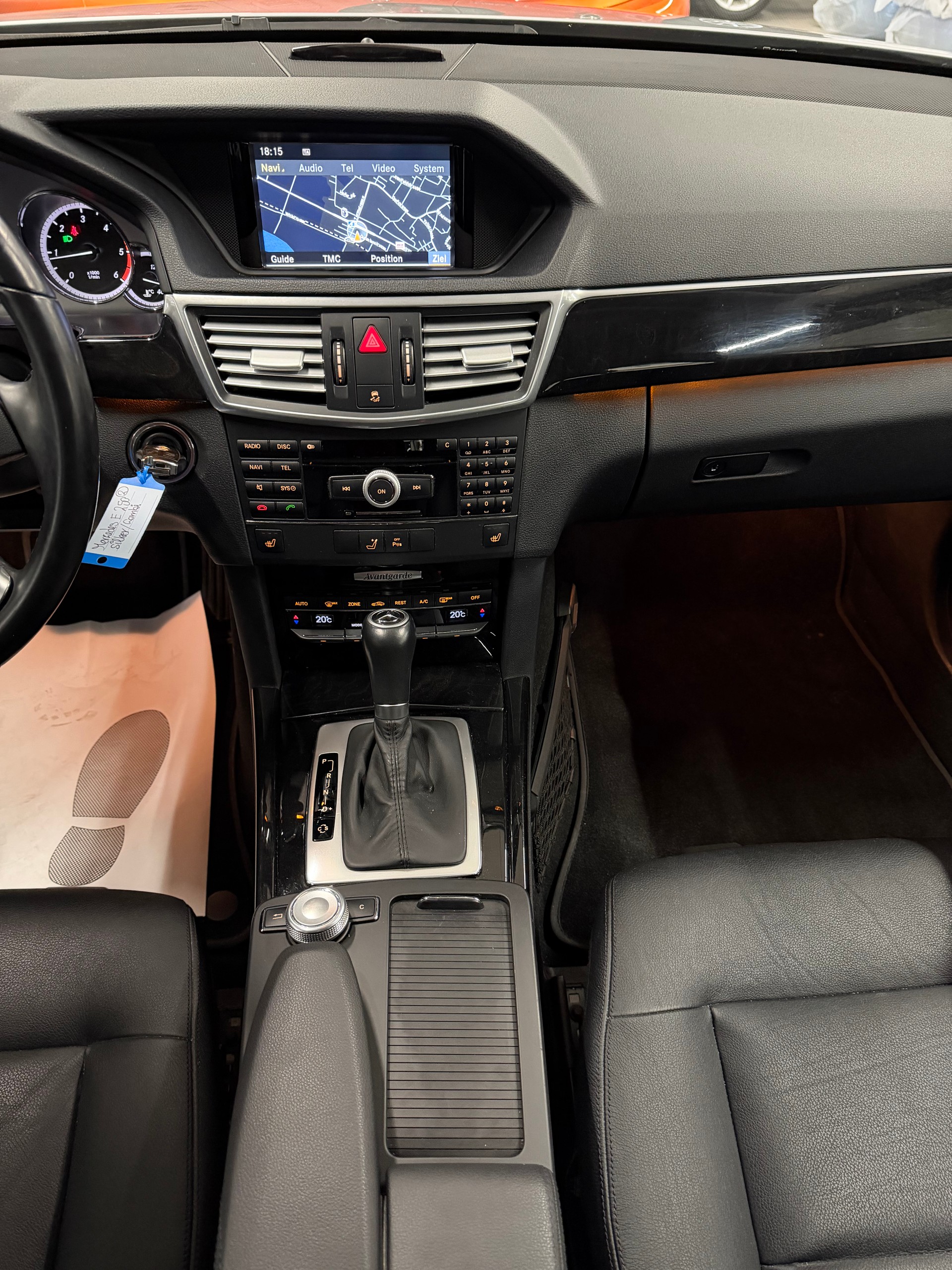 MERCEDES-BENZ E 250 CDI BlueEfficiency Avantgarde Automatic-image-14