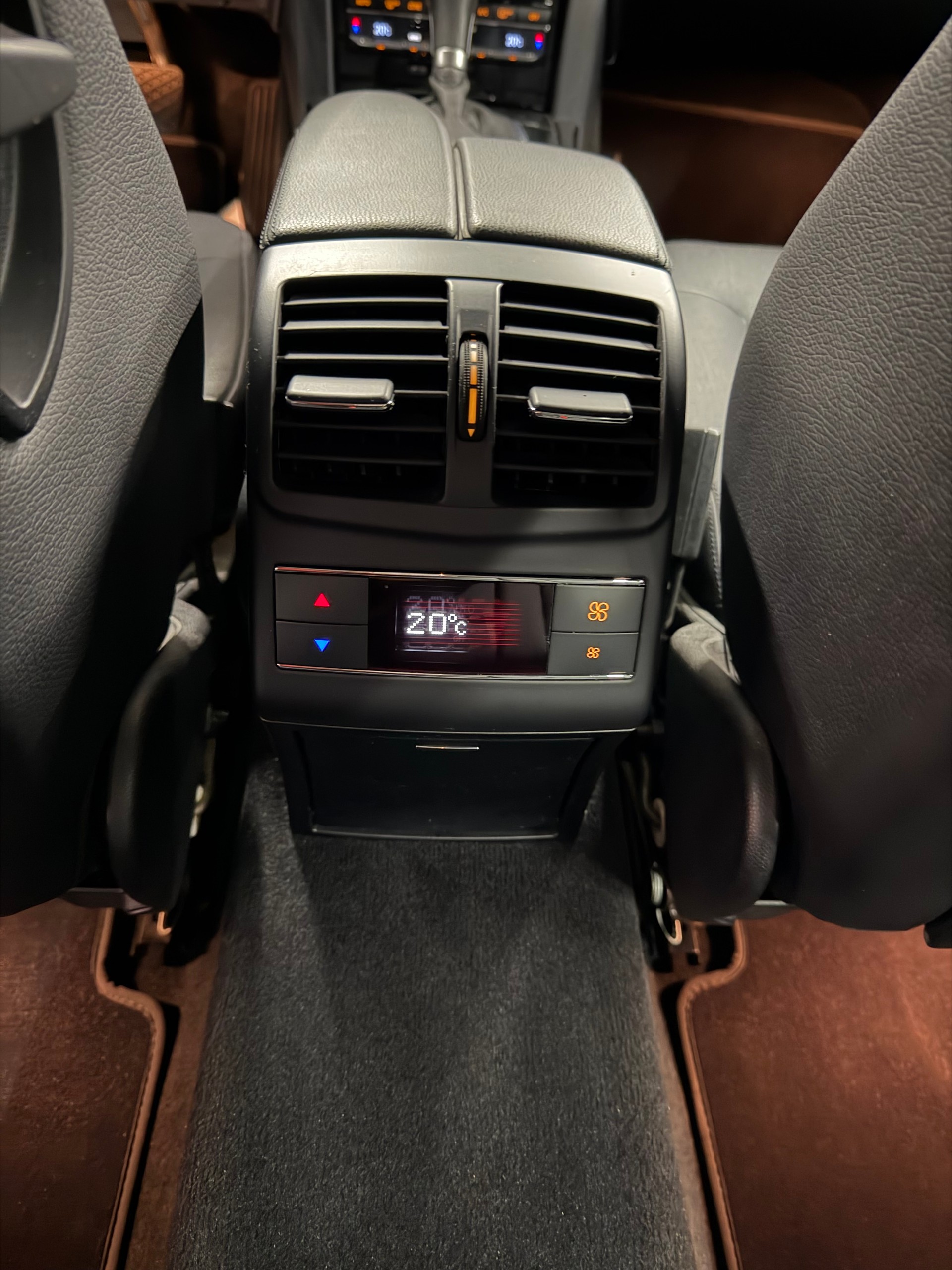 MERCEDES-BENZ E 250 CDI BlueEfficiency Avantgarde Automatic-image-16