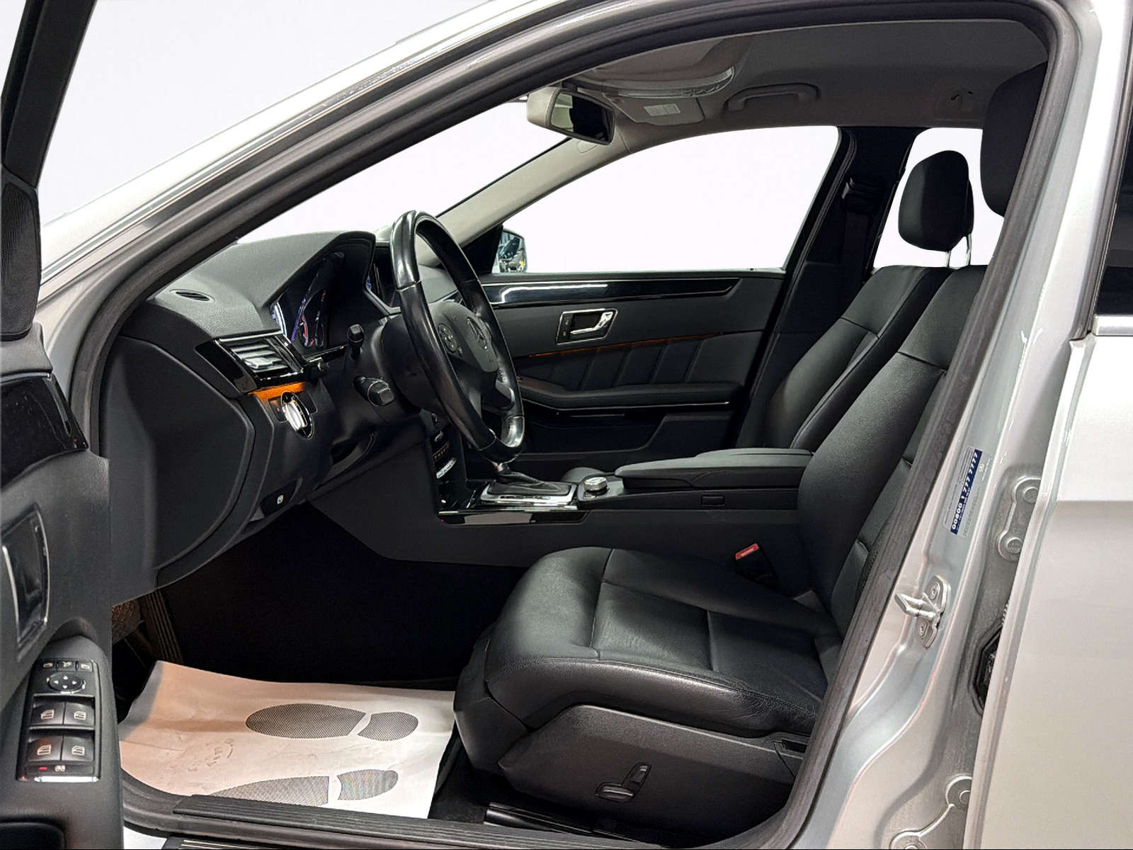 MERCEDES-BENZ E 250 CDI BlueEfficiency Avantgarde Automatic-image-10