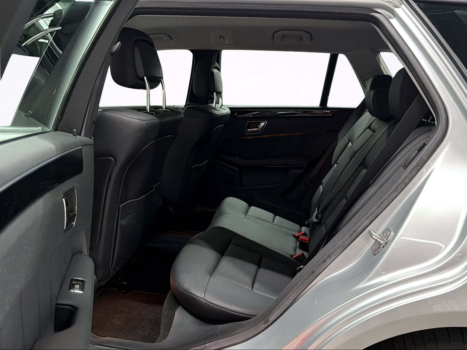MERCEDES-BENZ E 250 CDI BlueEfficiency Avantgarde Automatic-image-11