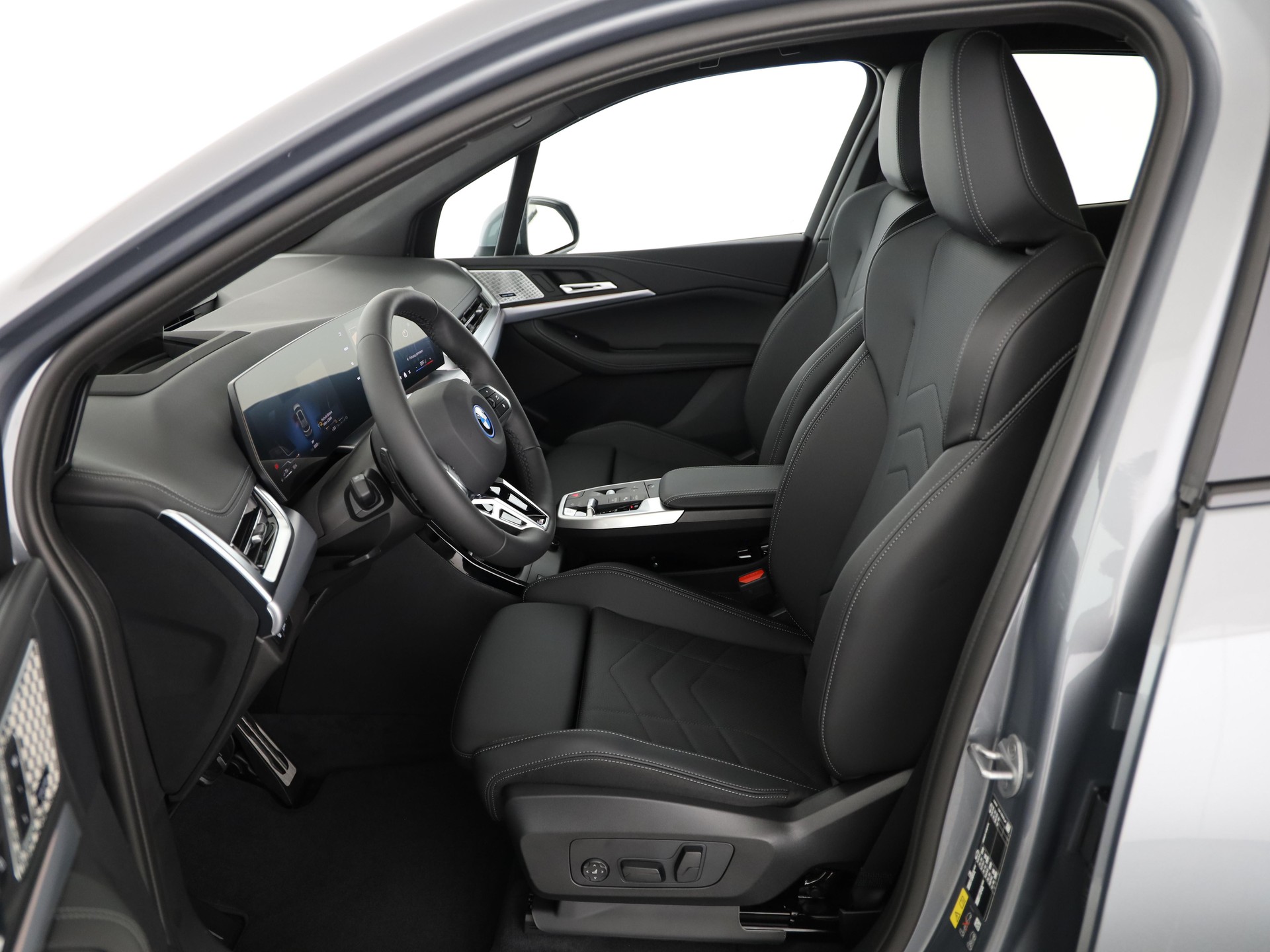BMW 230e xDrive Active Tourer-showroom-element-3