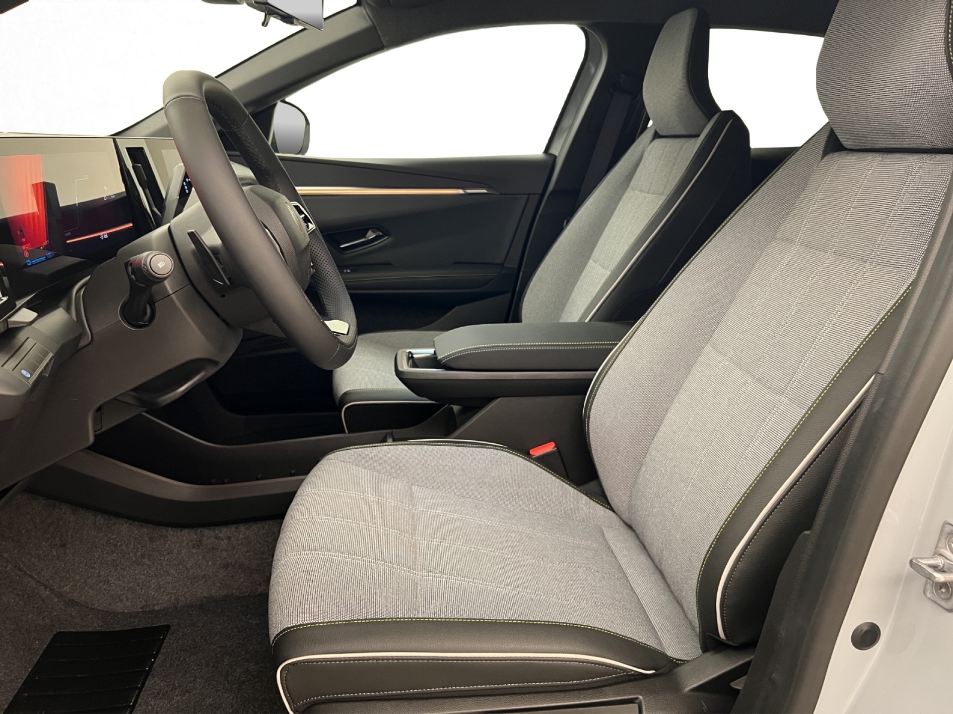 RENAULT Megane E-Tech techno-showroom-element-3