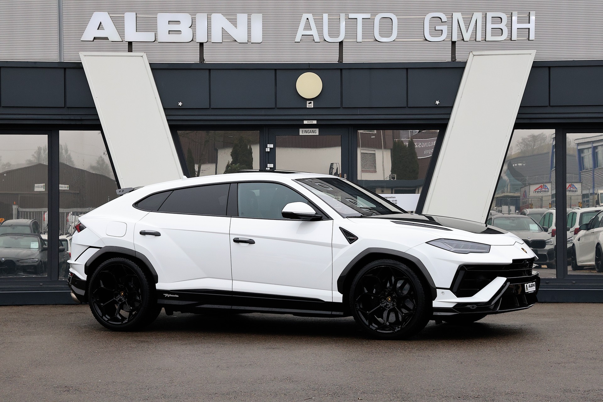 LAMBORGHINI Urus Performante *FULL-Carbon*-showroom-element-1