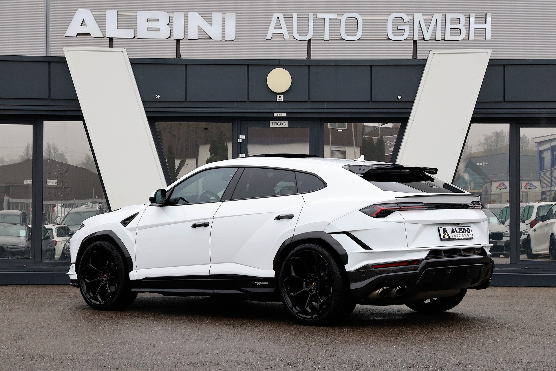 LAMBORGHINI Urus Performante *FULL-Carbon*-showroom-element-3