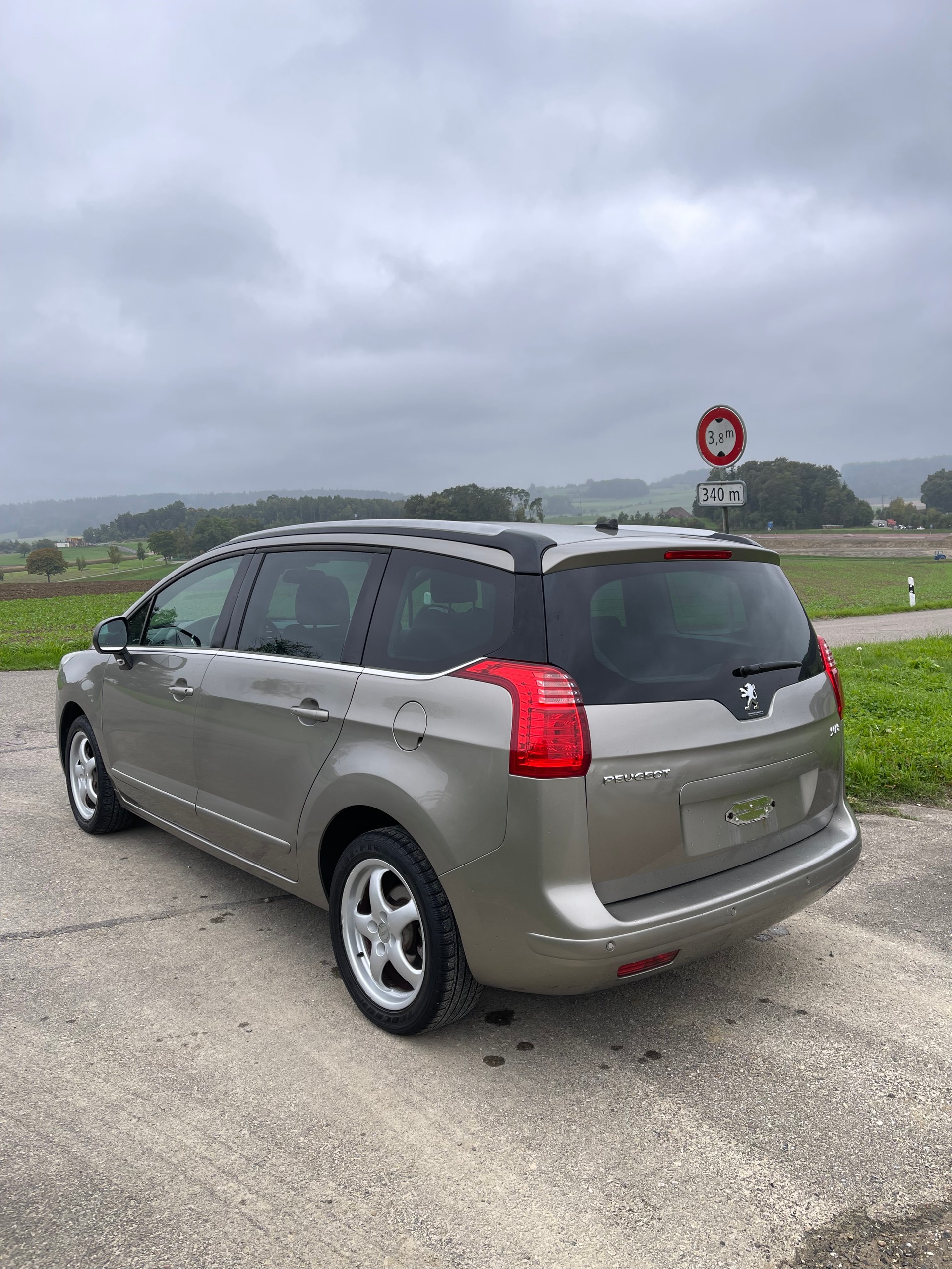 PEUGEOT 5008 1.6 16V T Sport Pack Automatic-image-6
