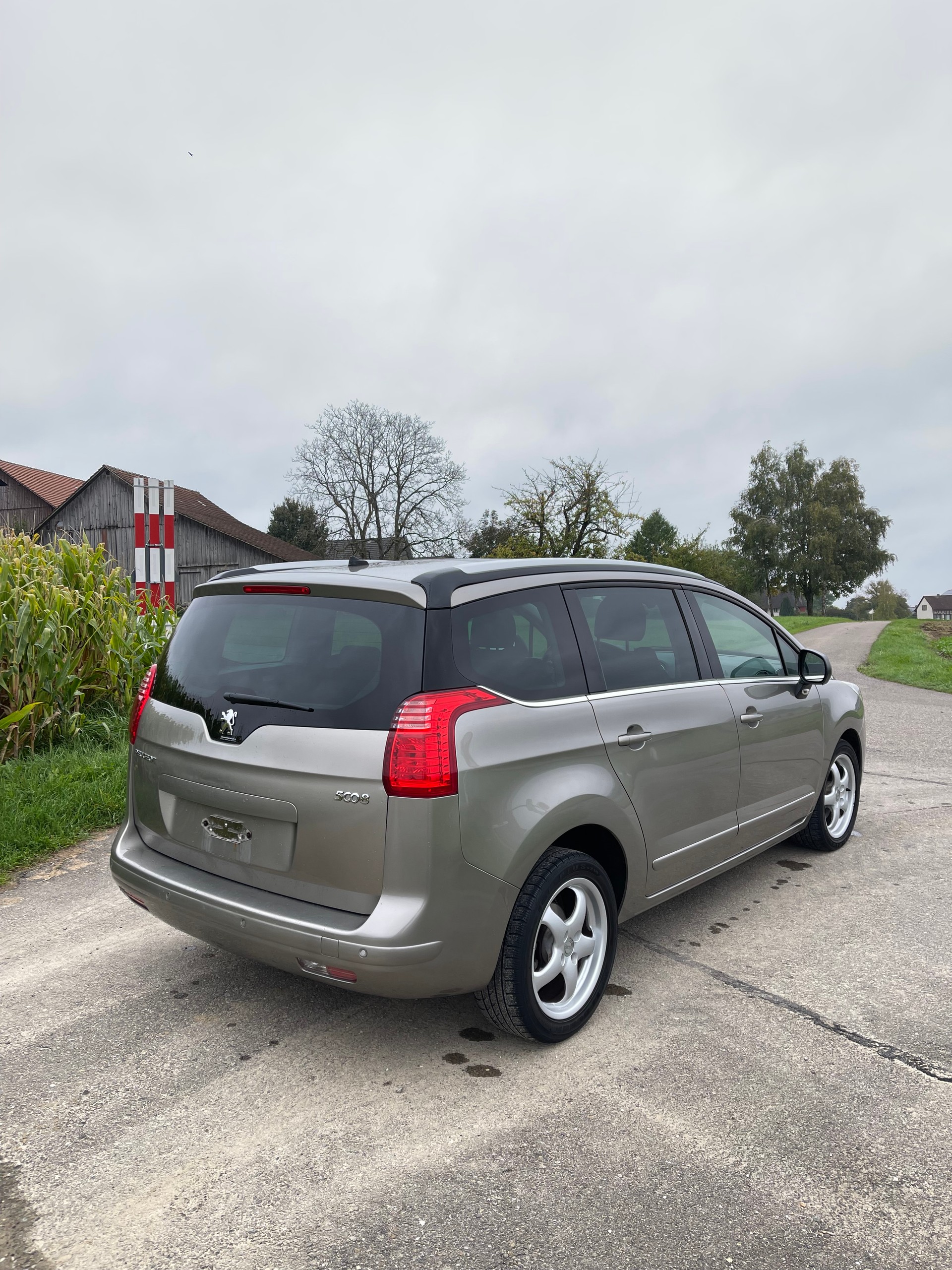 PEUGEOT 5008 1.6 16V T Sport Pack Automatic-image-3