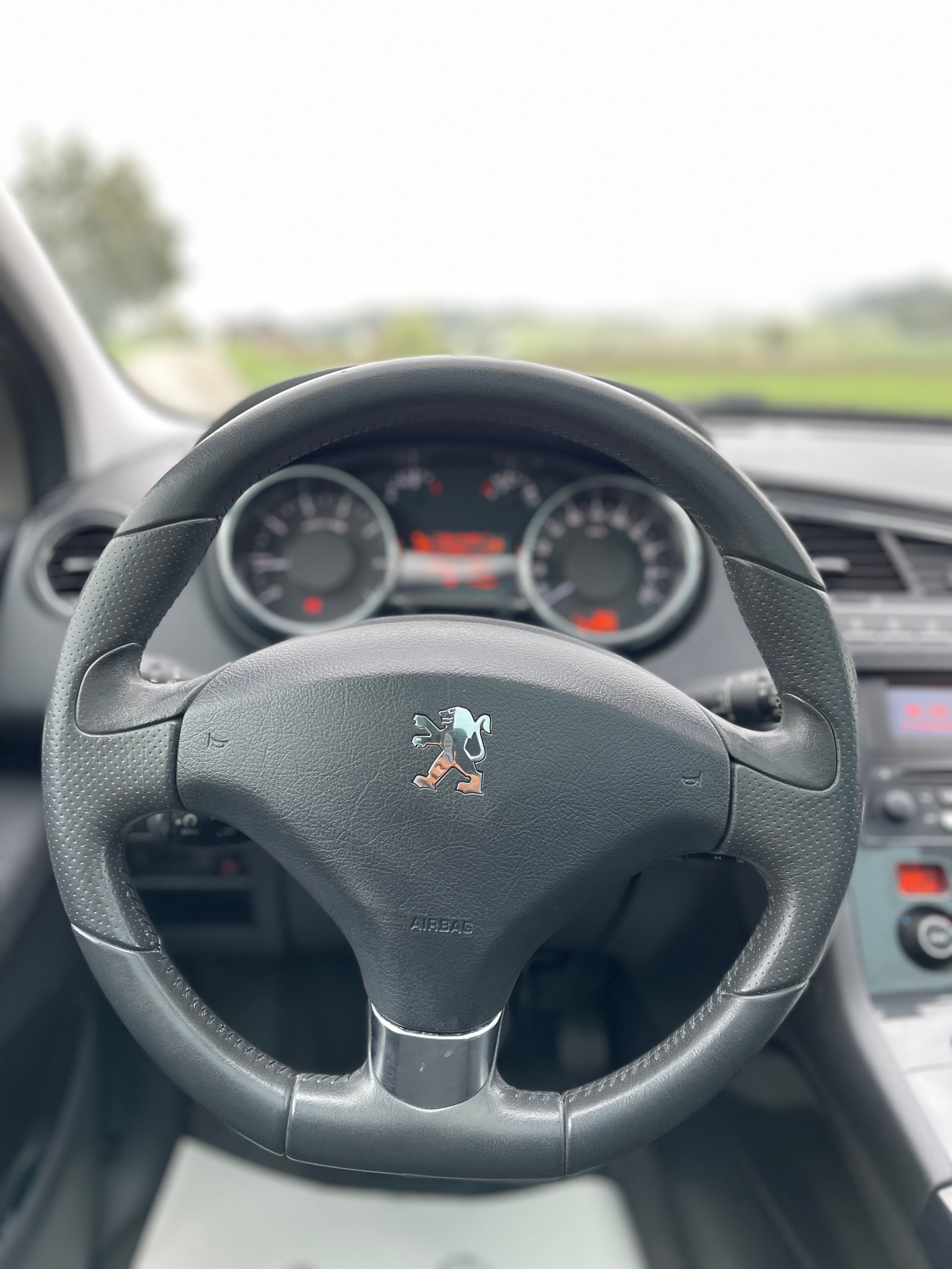 PEUGEOT 5008 1.6 16V T Sport Pack Automatic-image-12