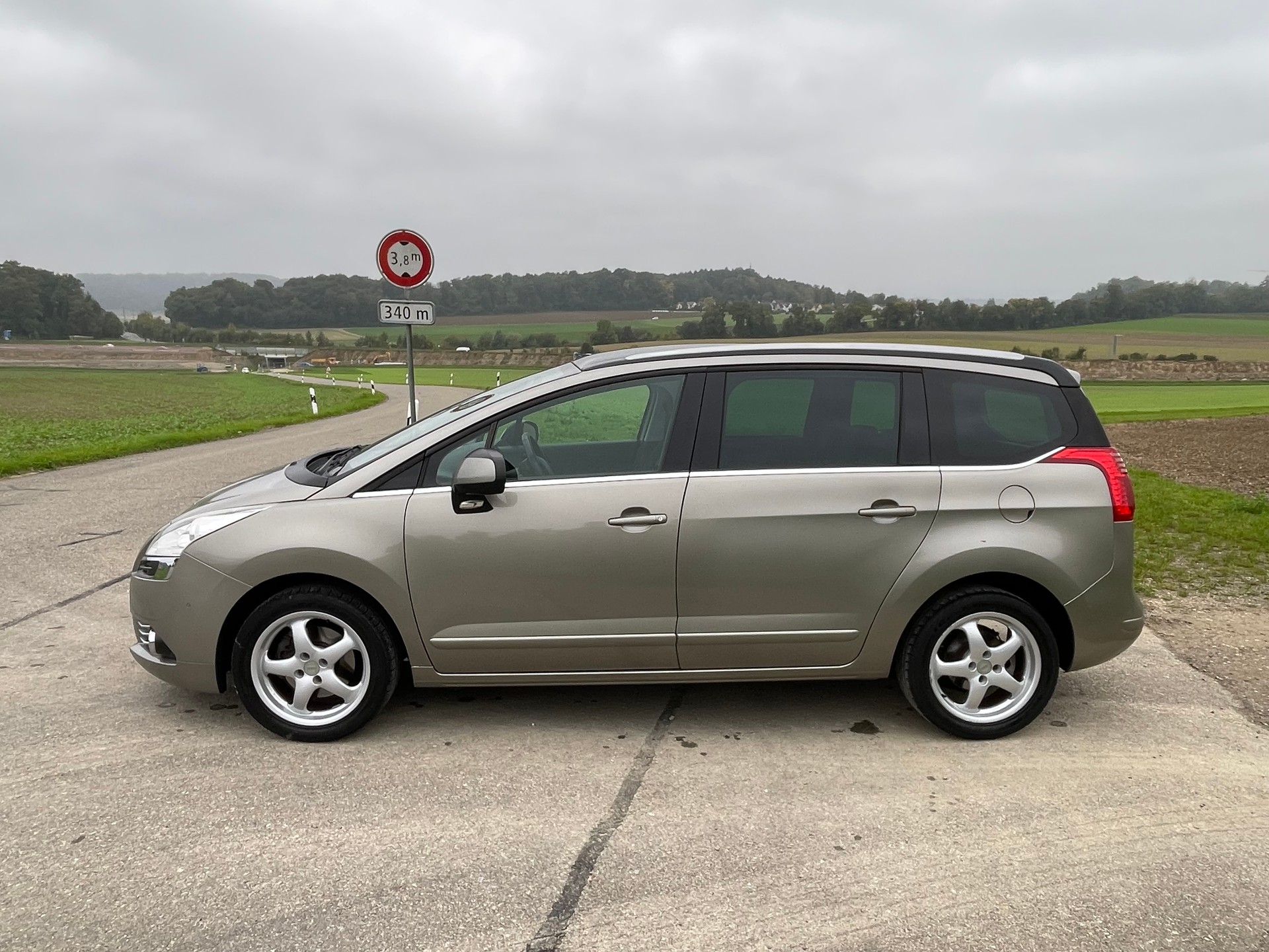 PEUGEOT 5008 1.6 16V T Sport Pack Automatic-image-7