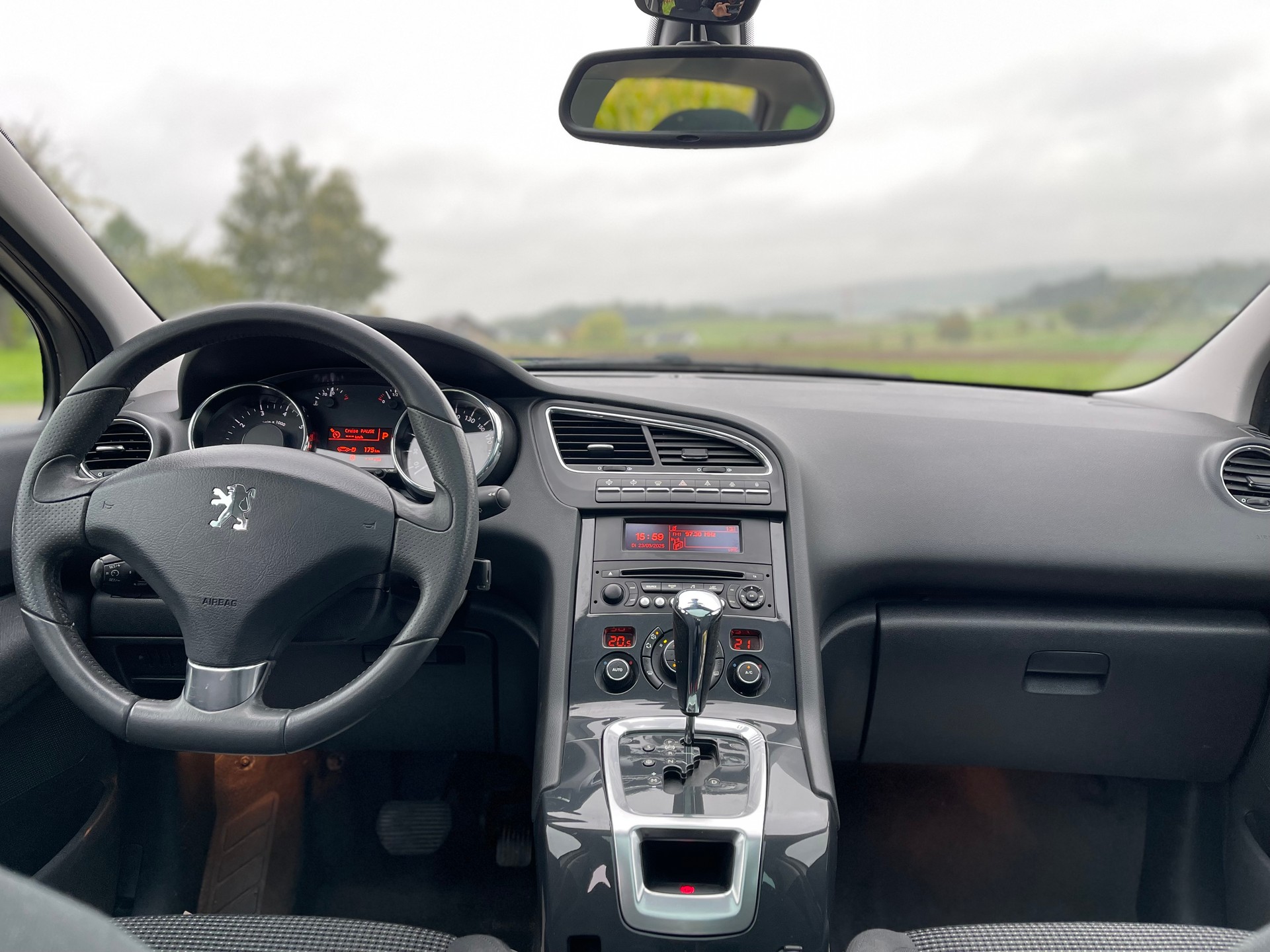 PEUGEOT 5008 1.6 16V T Sport Pack Automatic-image-10