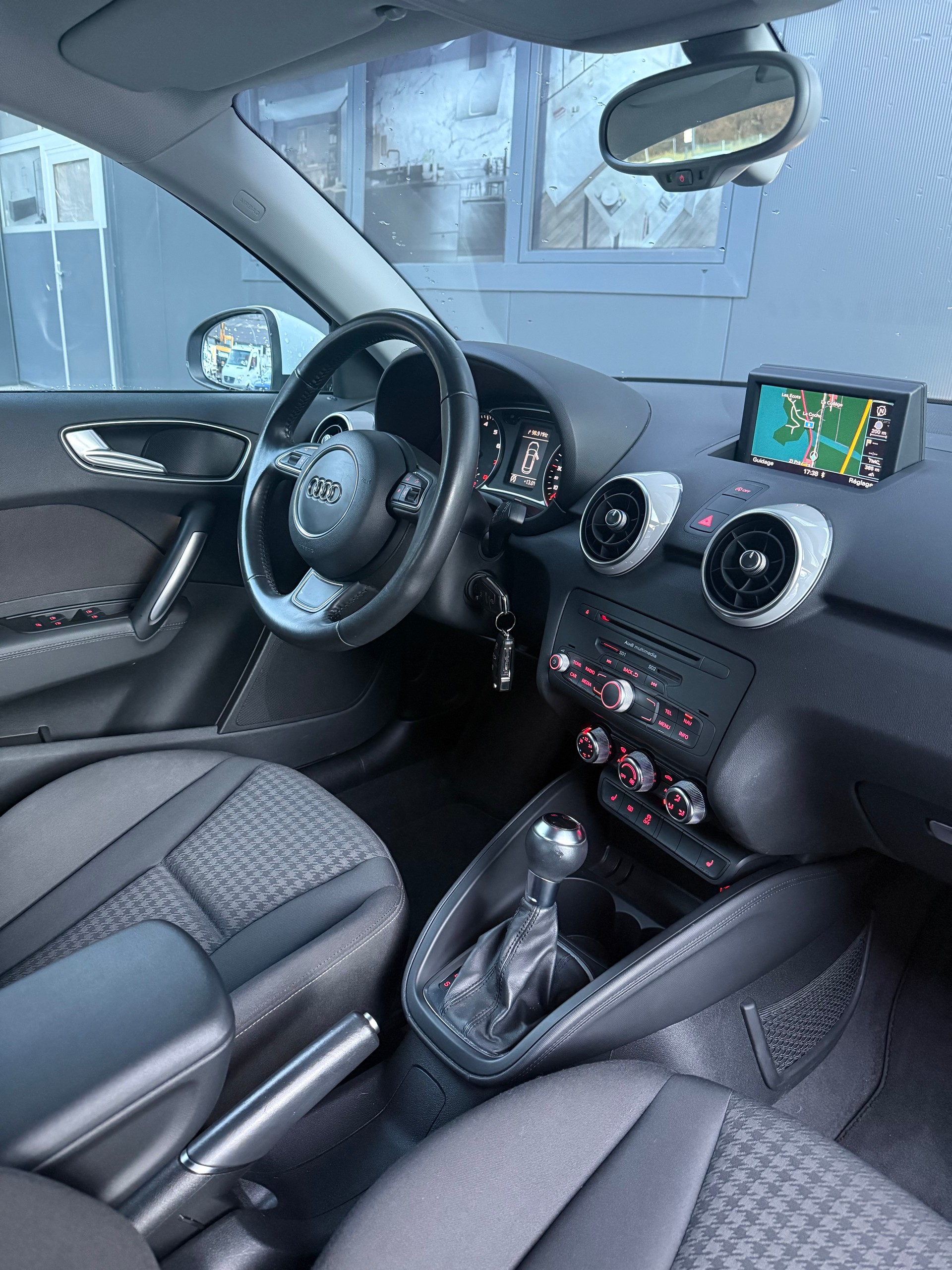 AUDI A1 Sportback 1.4 TFSI Ambition S-tronic-image-11