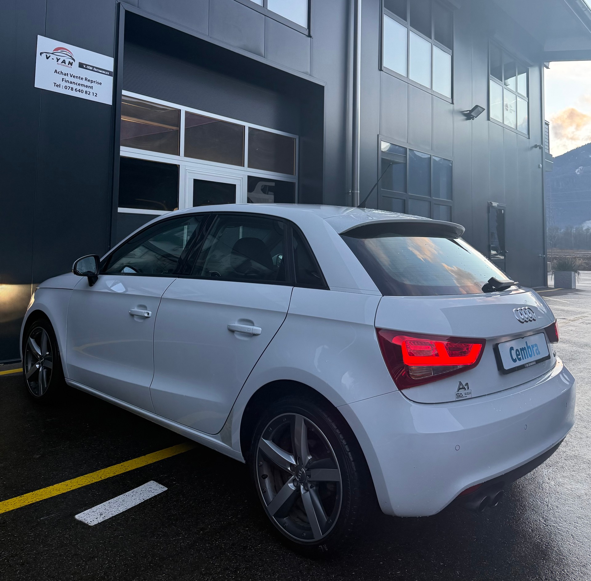 AUDI A1 Sportback 1.4 TFSI Ambition S-tronic-image-4