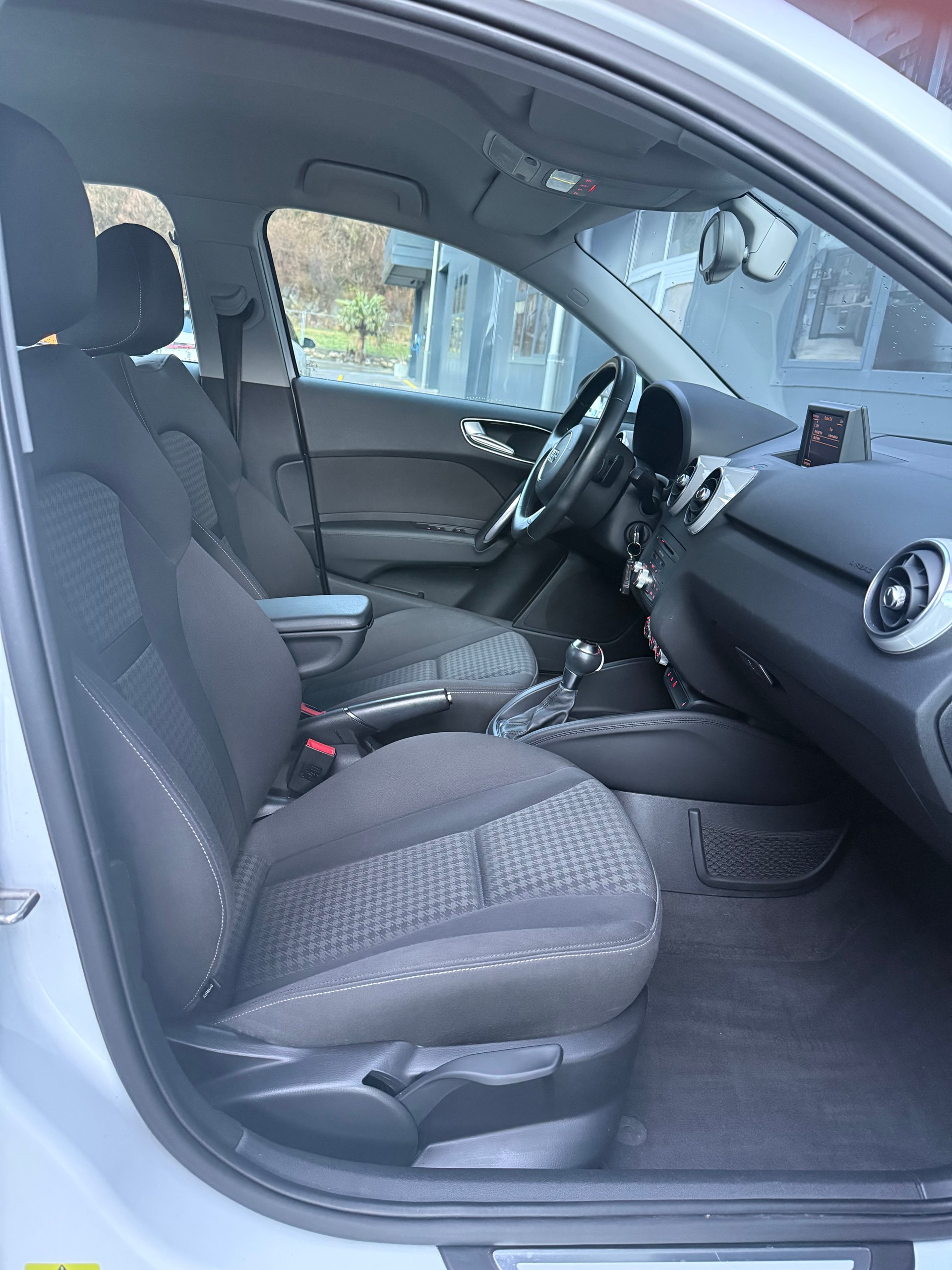 AUDI A1 Sportback 1.4 TFSI Ambition S-tronic-image-10