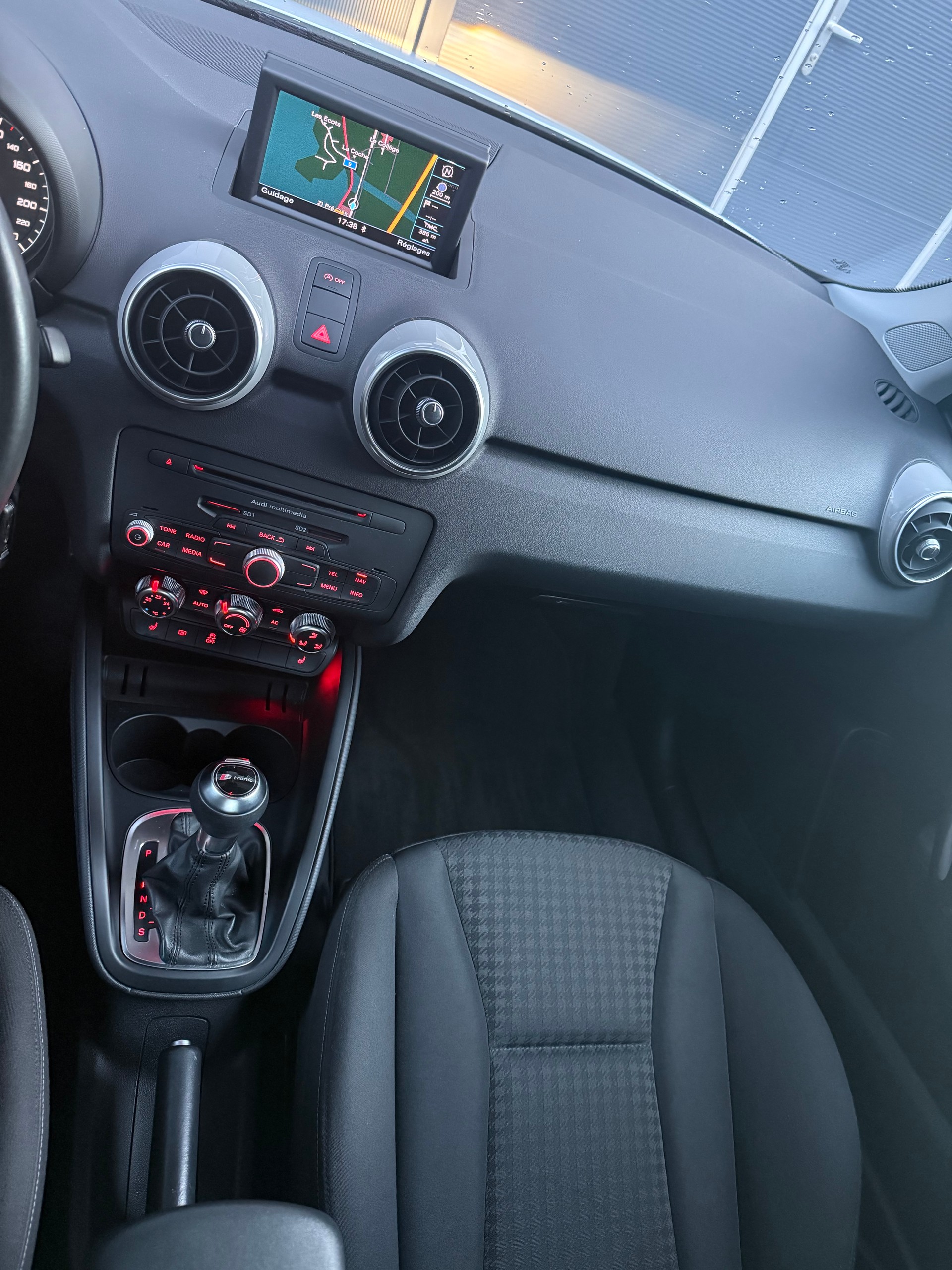 AUDI A1 Sportback 1.4 TFSI Ambition S-tronic-image-13