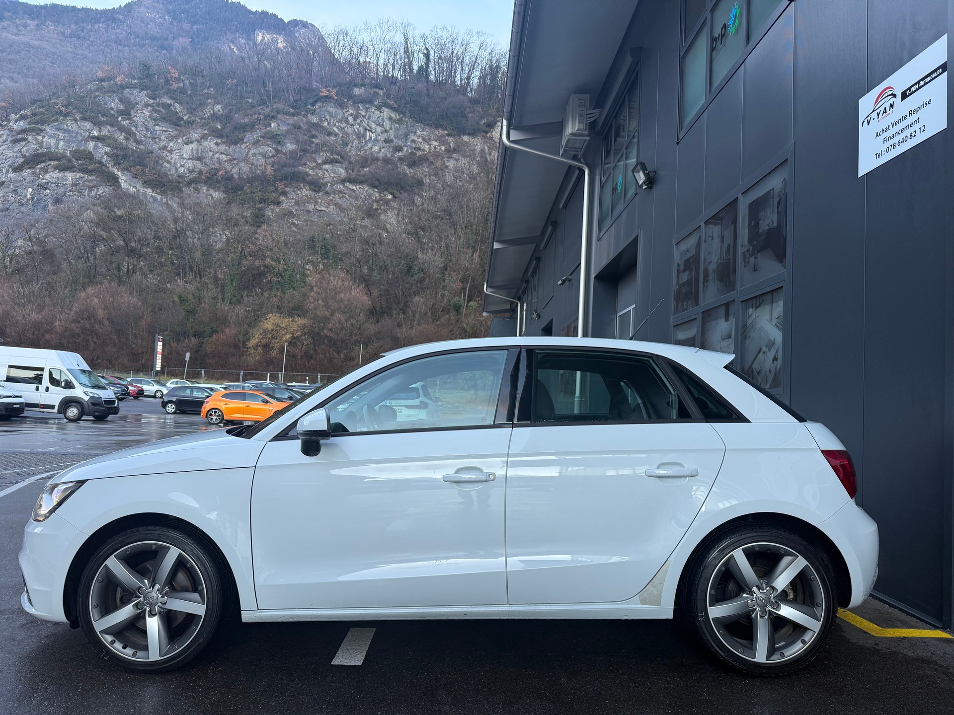 AUDI A1 Sportback 1.4 TFSI Ambition S-tronic-image-2