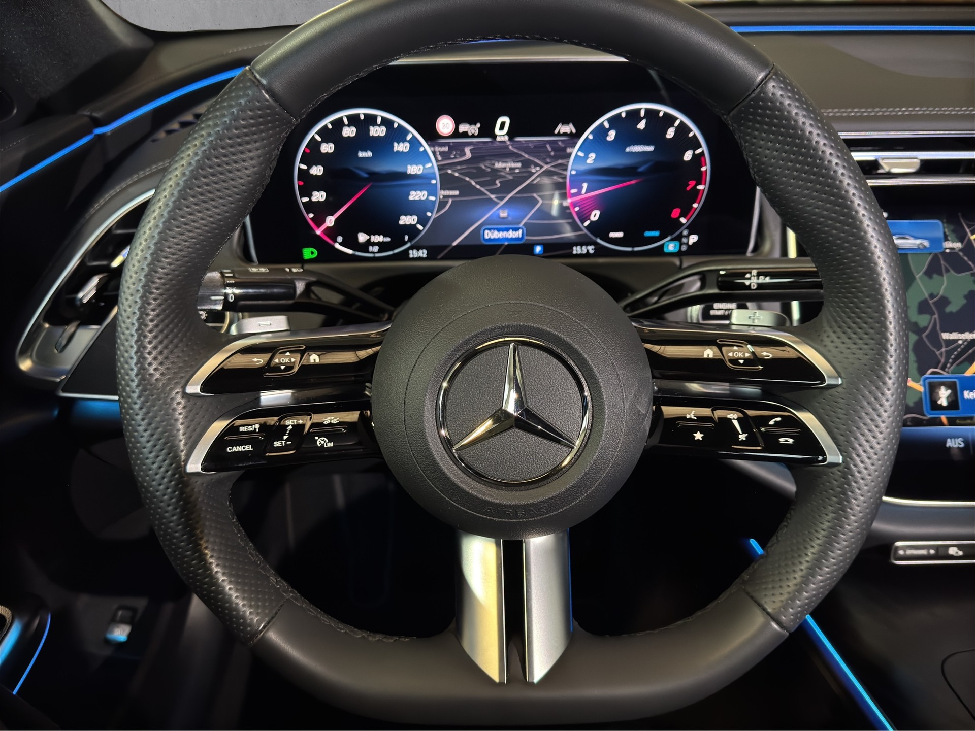 MERCEDES-BENZ E 200 9G-Tronic AMG Line "Night Star-21" Aluräder-AHK-360°Kam."-image-14