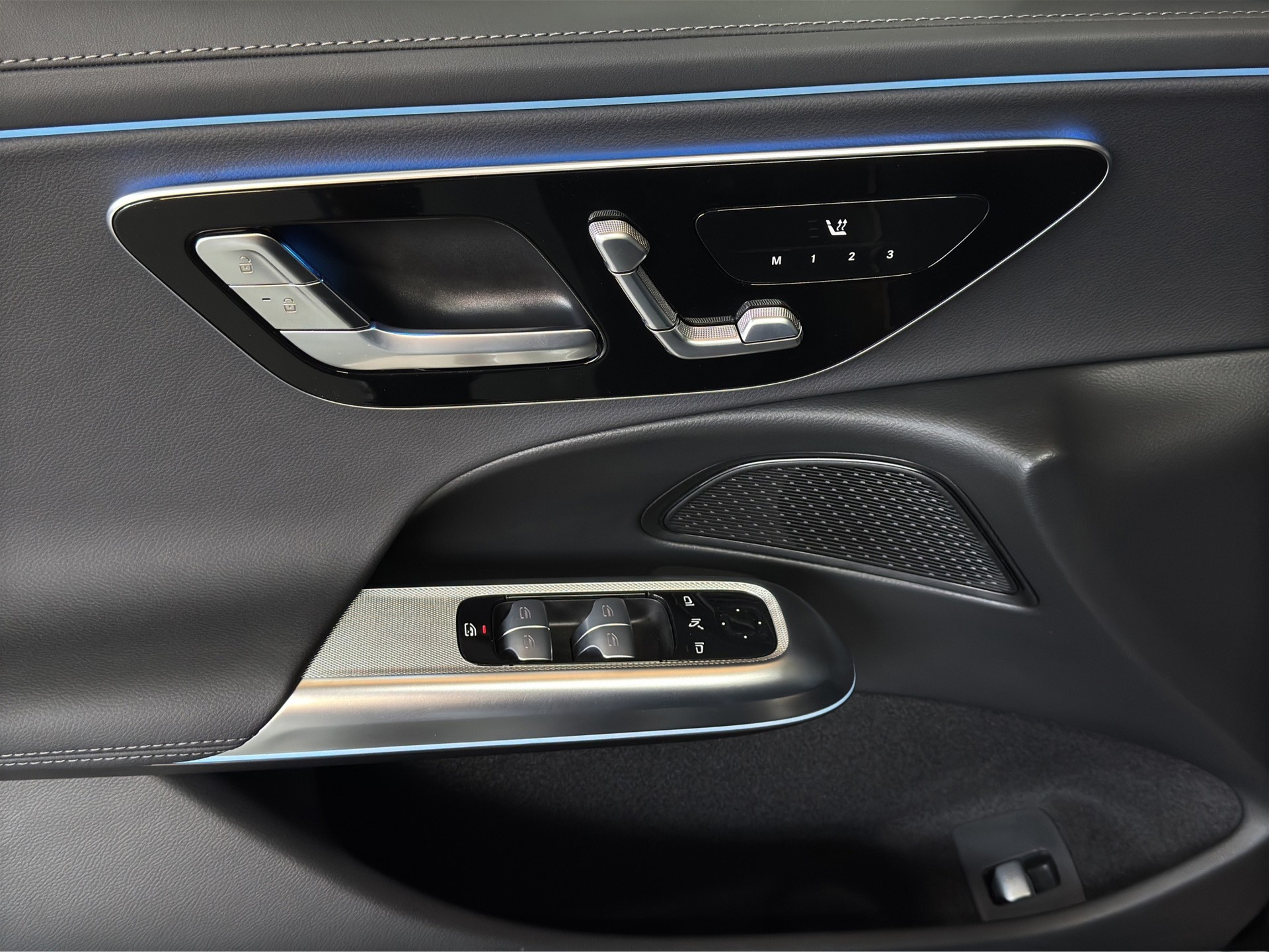 MERCEDES-BENZ E 200 9G-Tronic AMG Line "Night Star-21" Aluräder-AHK-360°Kam."-image-10