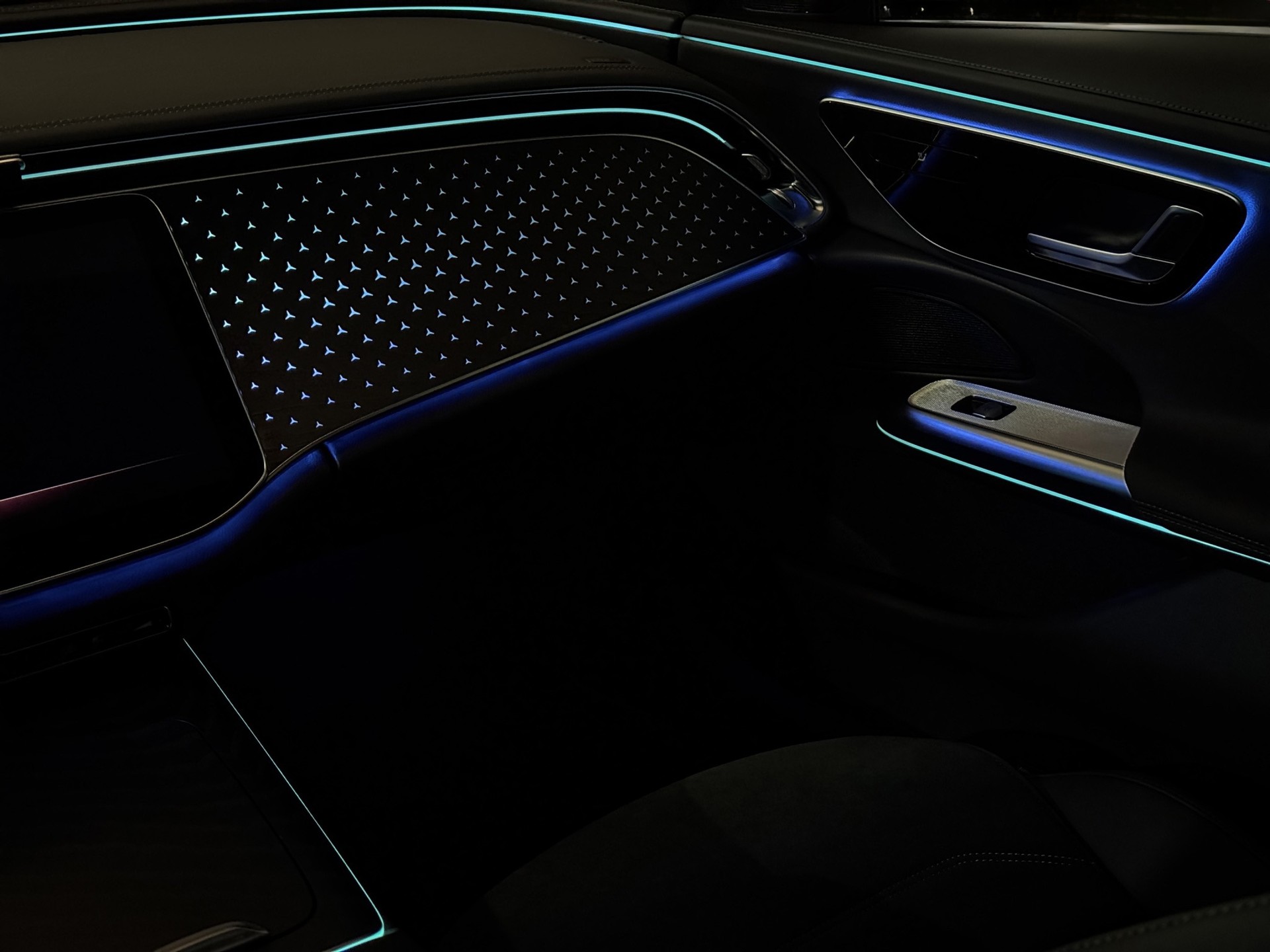 MERCEDES-BENZ E 200 9G-Tronic AMG Line "Night Star-21" Aluräder-AHK-360°Kam."-image-24