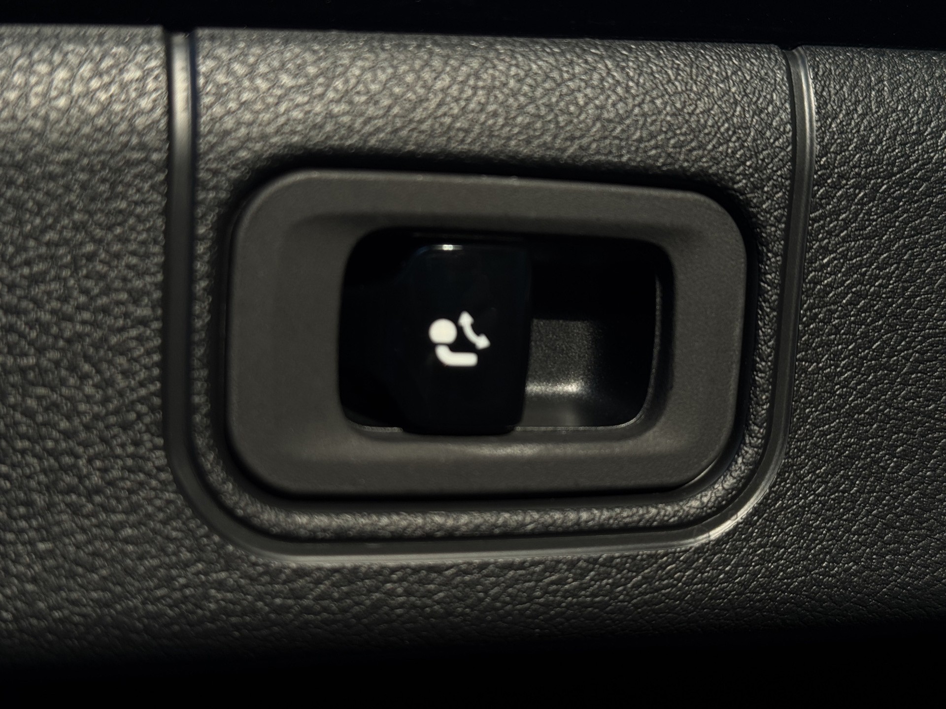 MERCEDES-BENZ E 200 9G-Tronic AMG Line "Night Star-21" Aluräder-AHK-360°Kam."-image-26