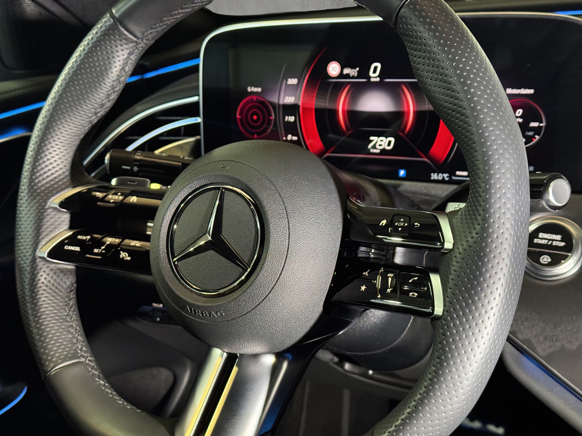 MERCEDES-BENZ E 200 9G-Tronic AMG Line "Night Star-21" Aluräder-AHK-360°Kam."-image-15