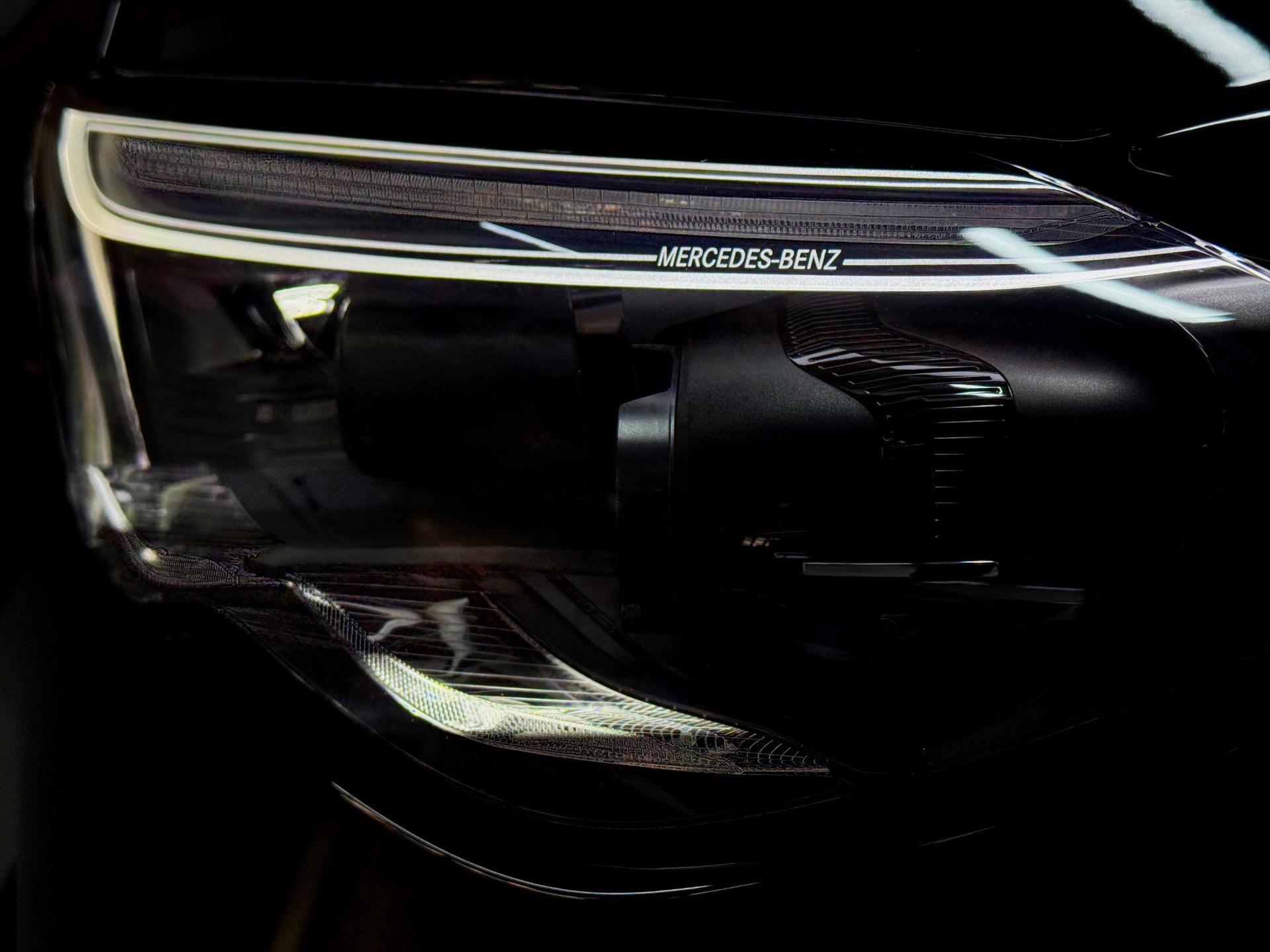 MERCEDES-BENZ E 200 9G-Tronic AMG Line "Night Star-21" Aluräder-AHK-360°Kam."-image-7
