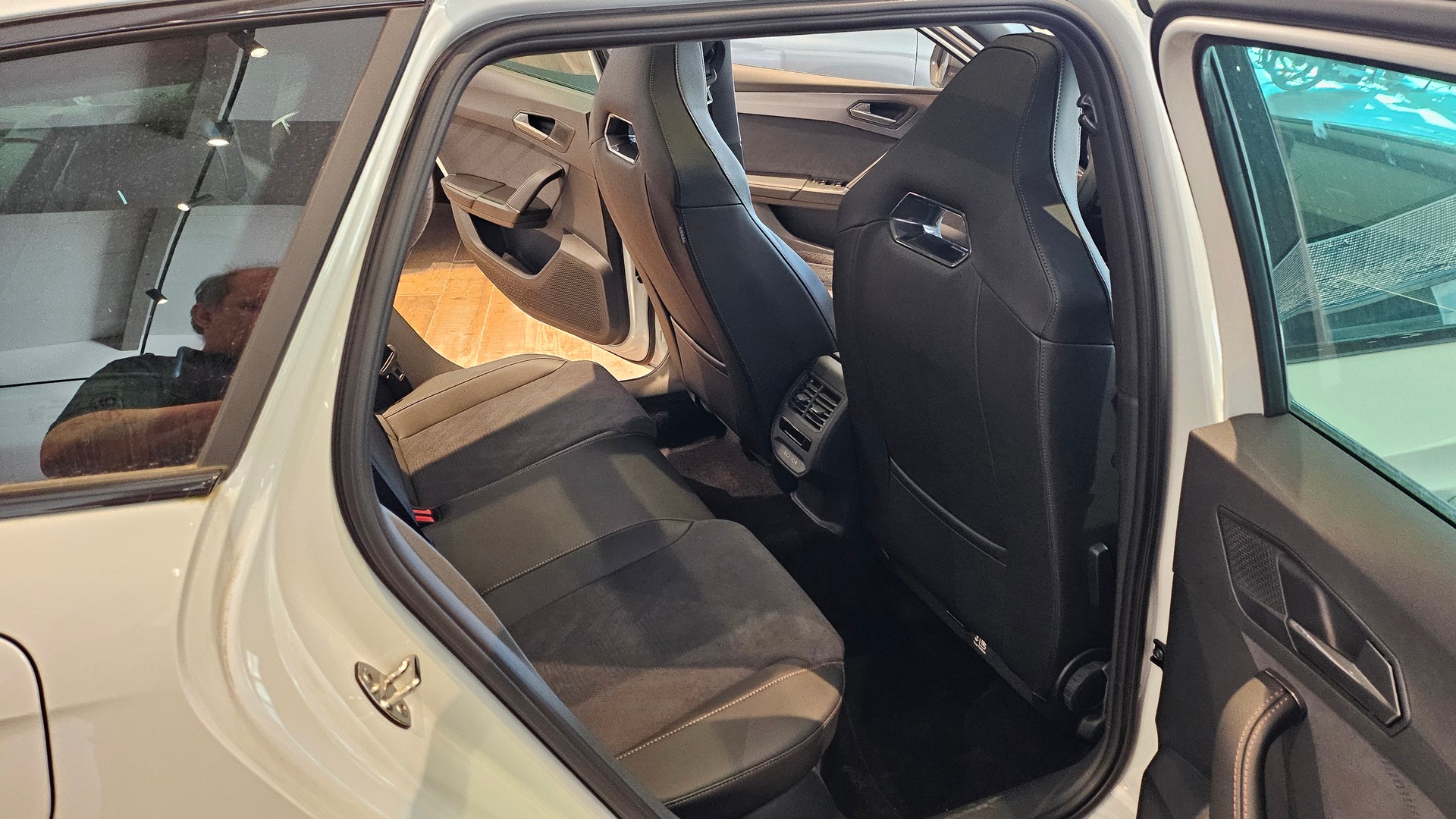 CUPRA LEON ST 2.0 TSI VZ DSG 4Drive-image-19