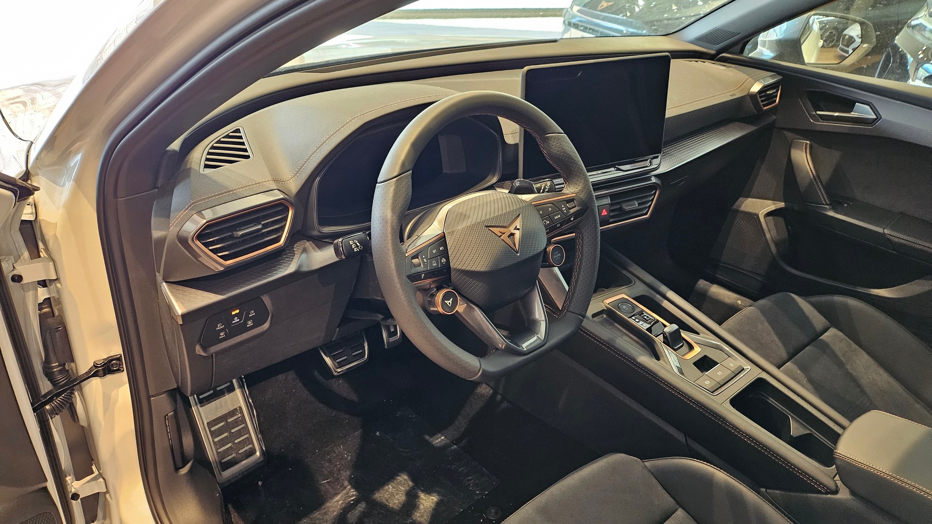 CUPRA LEON ST 2.0 TSI VZ DSG 4Drive-image-25