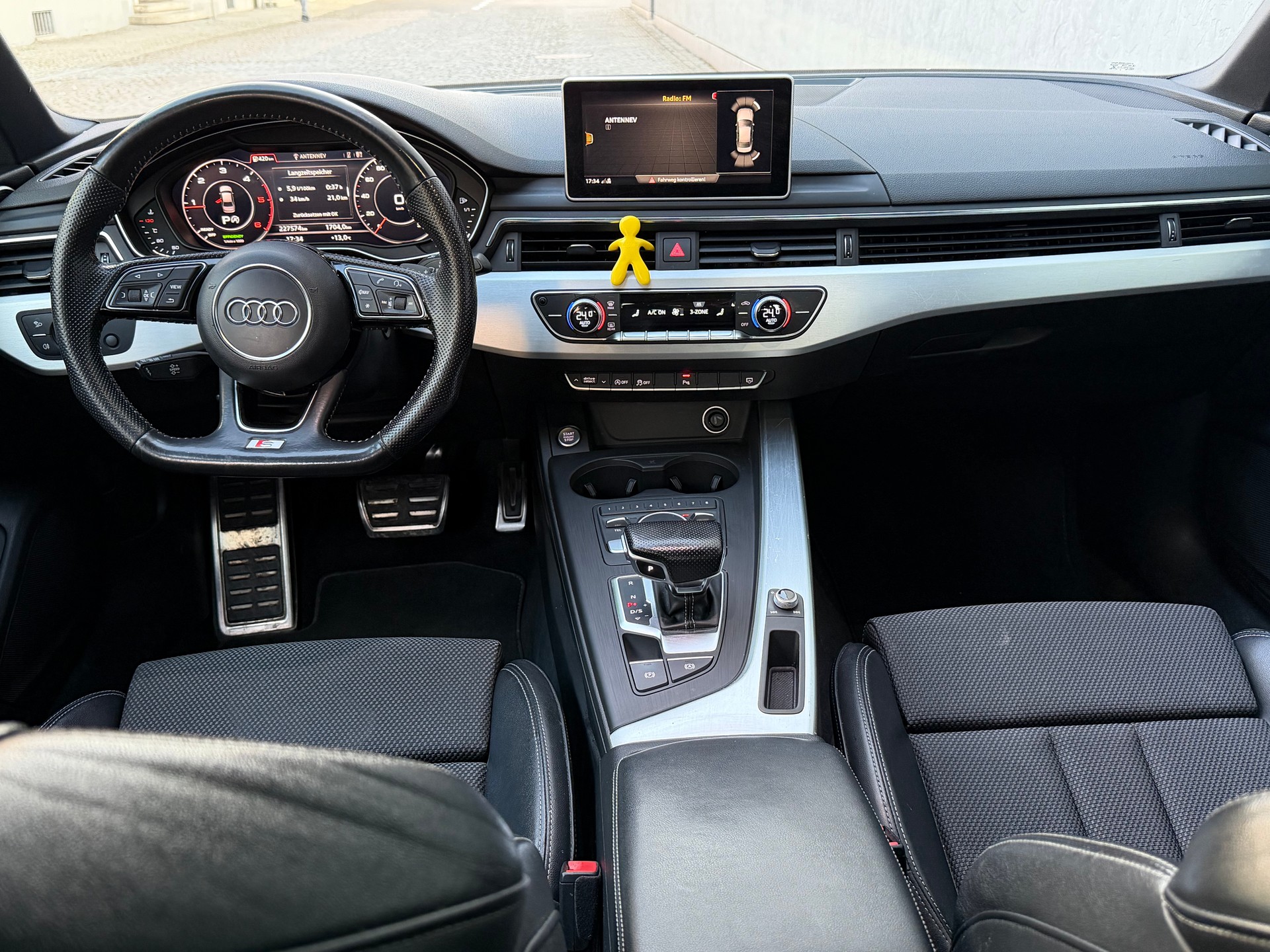 AUDI A4 Limousine 2.0 TDI Sport S-tronic-image-9