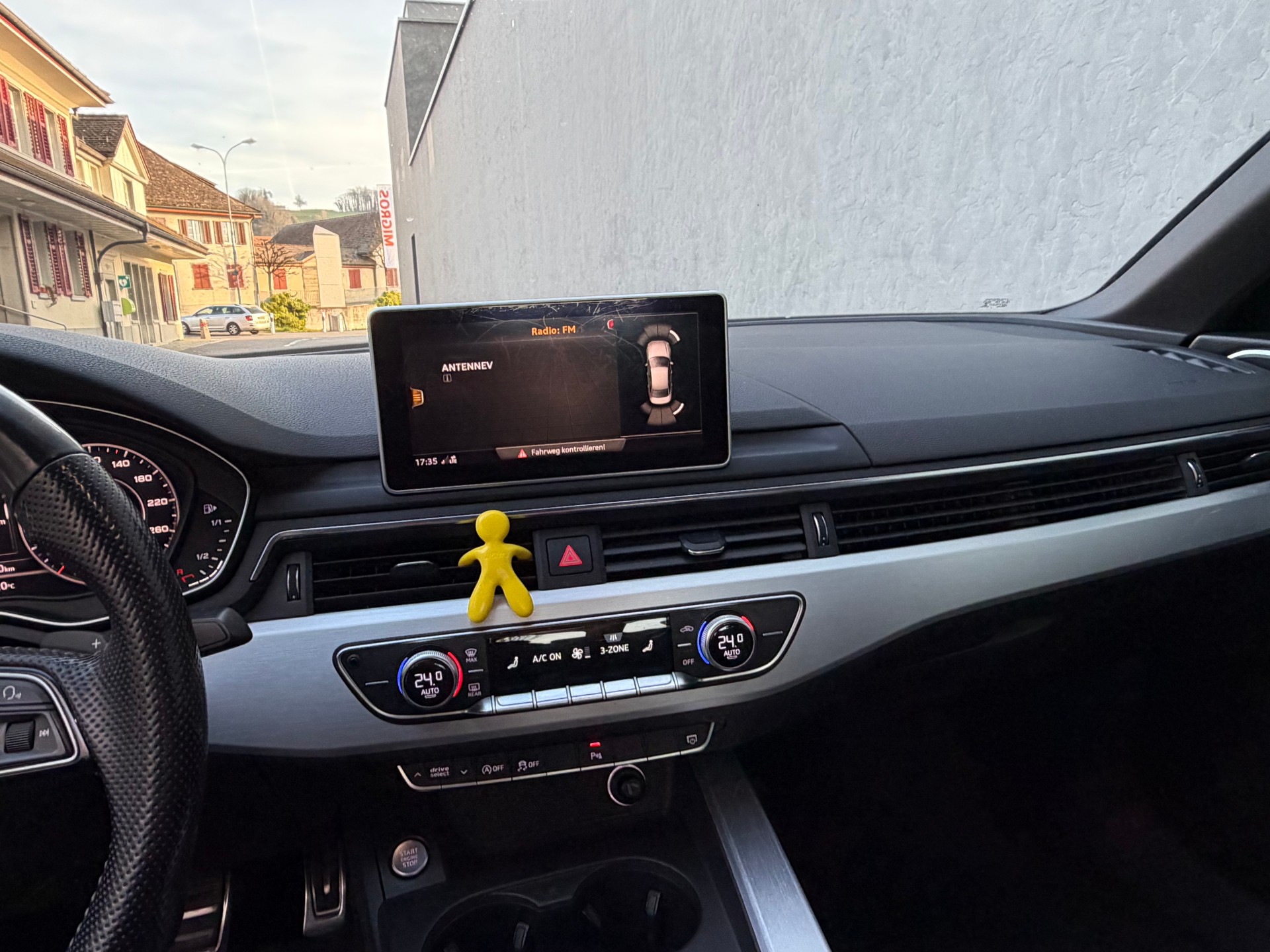 AUDI A4 Limousine 2.0 TDI Sport S-tronic-image-13
