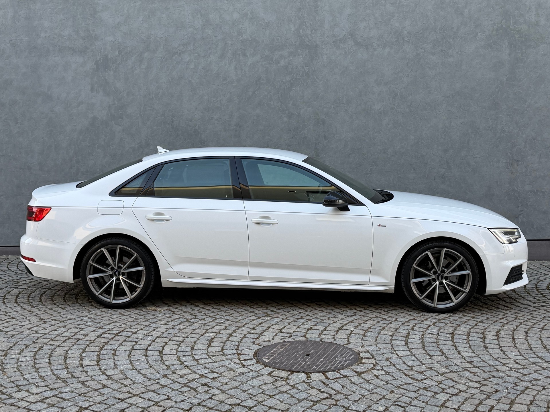 AUDI A4 Limousine 2.0 TDI Sport S-tronic-image-8