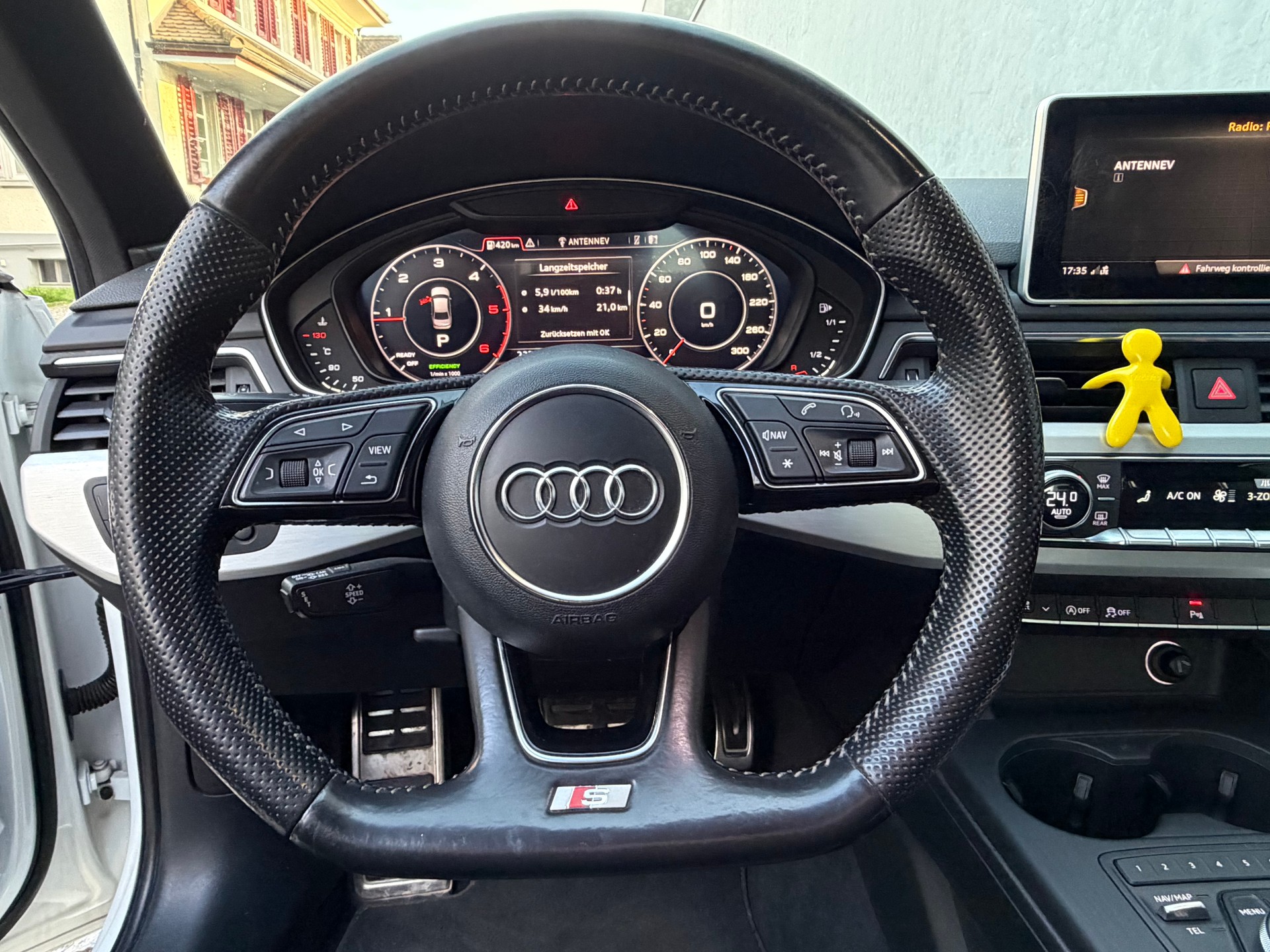 AUDI A4 Limousine 2.0 TDI Sport S-tronic-image-12