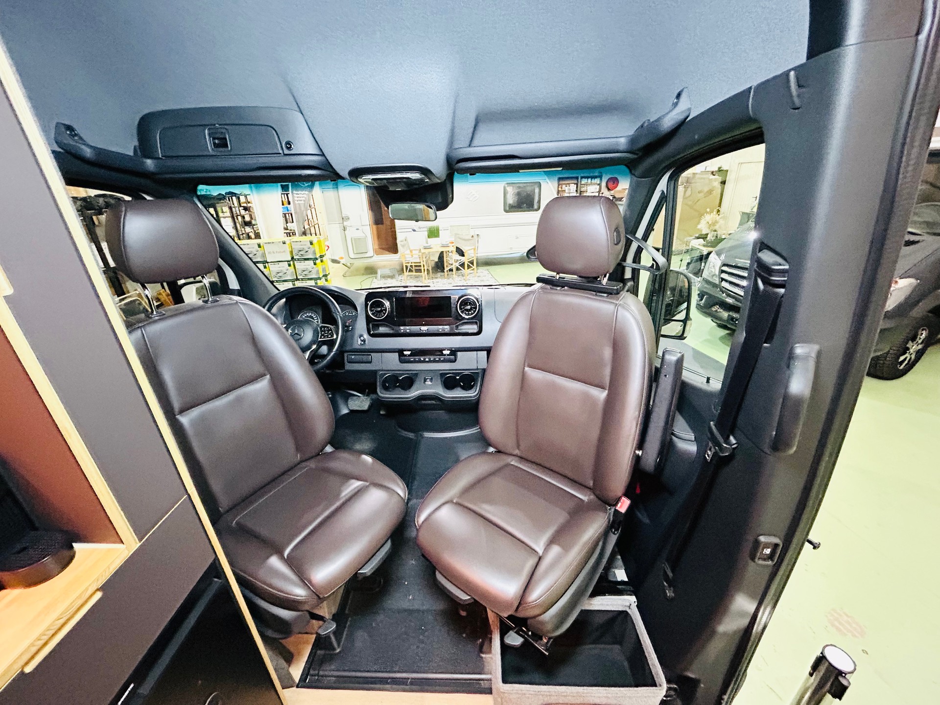 MERCEDES-BENZ Budfellas-image-7