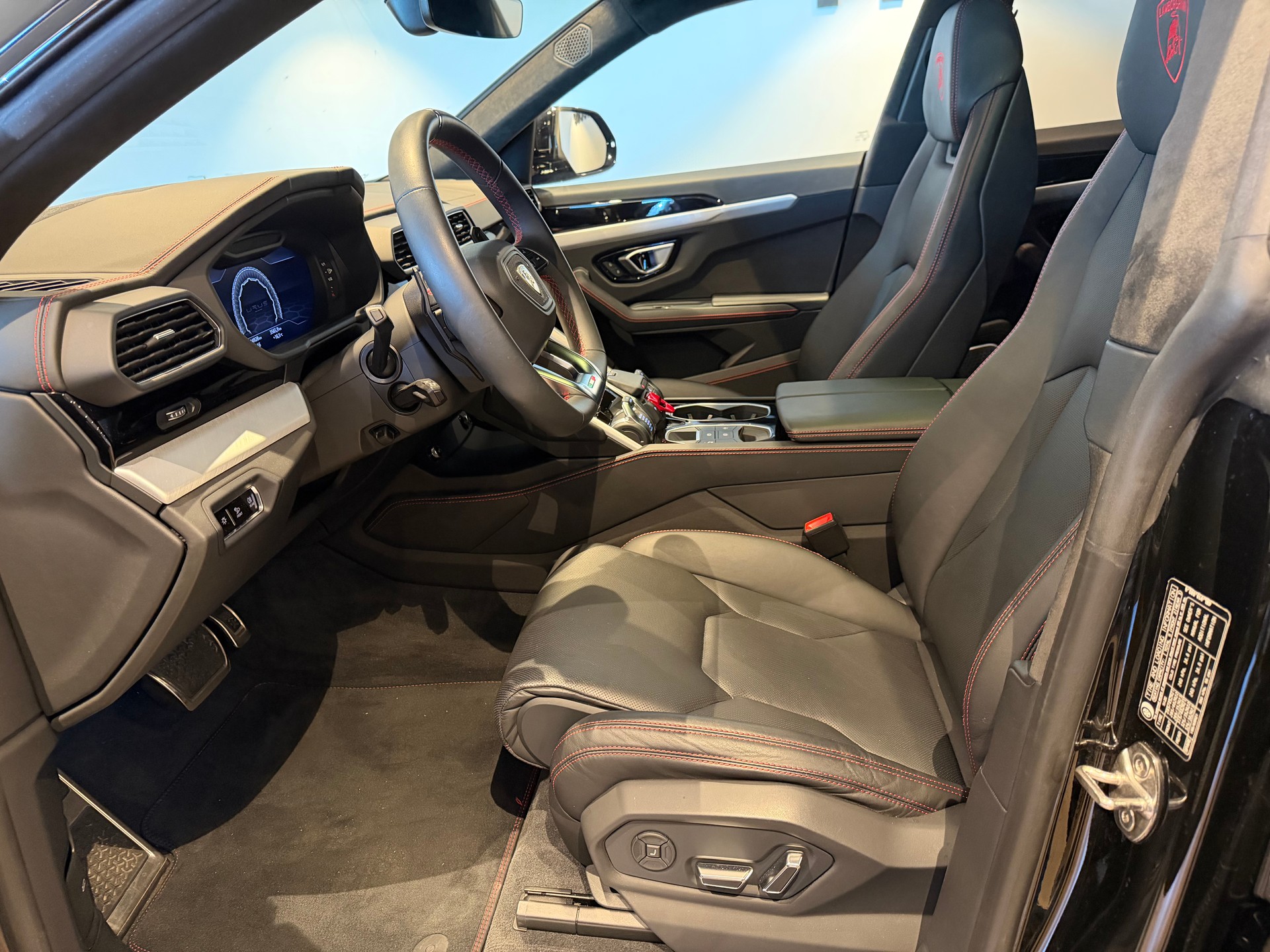 LAMBORGHINI Urus 4.0 E-Gear-image-15