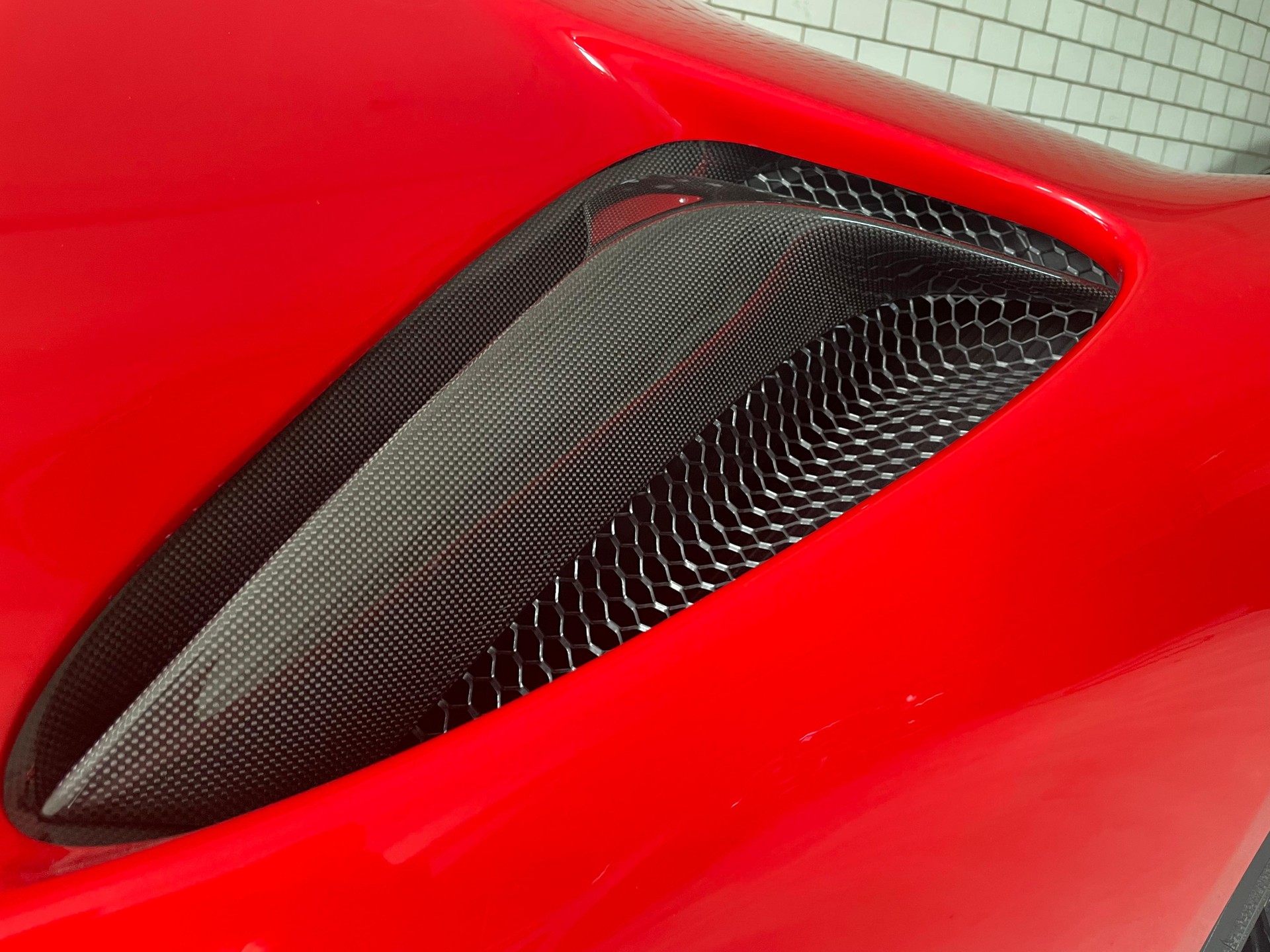 FERRARI SF90 Stradale Traumausstattung-showroom-element-3