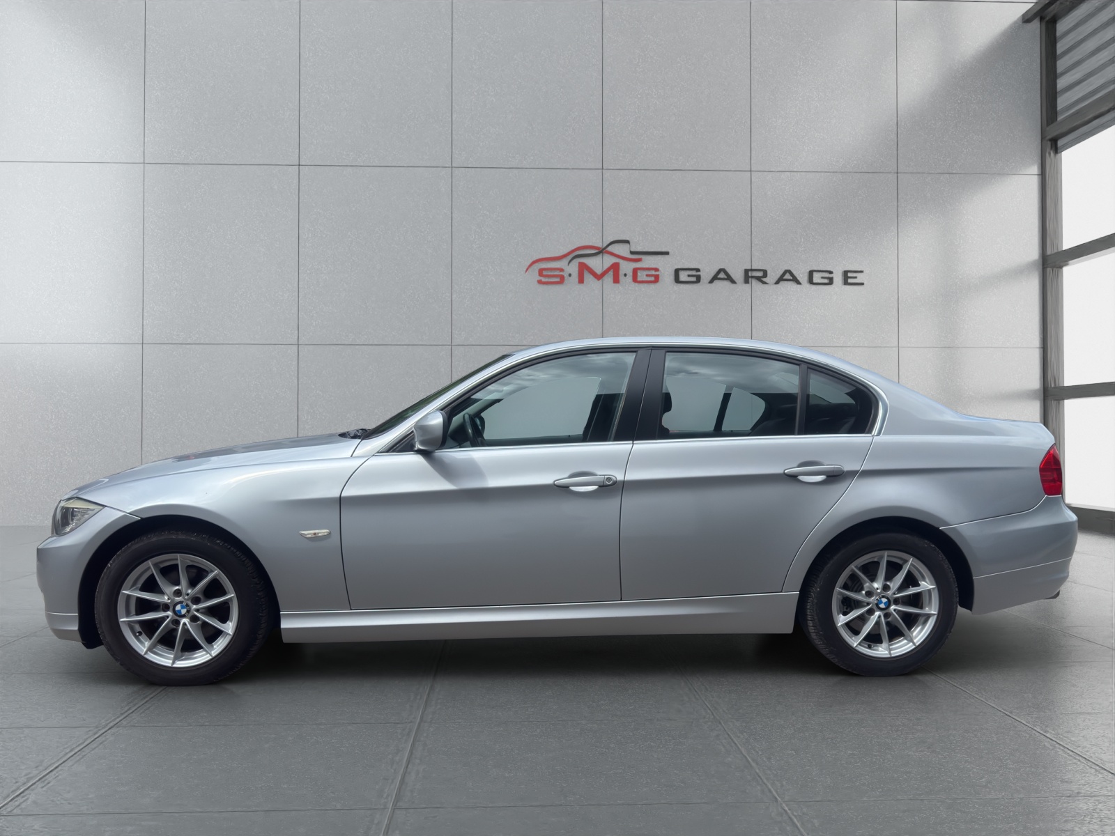BMW 318i Dynamic Edition-image-1
