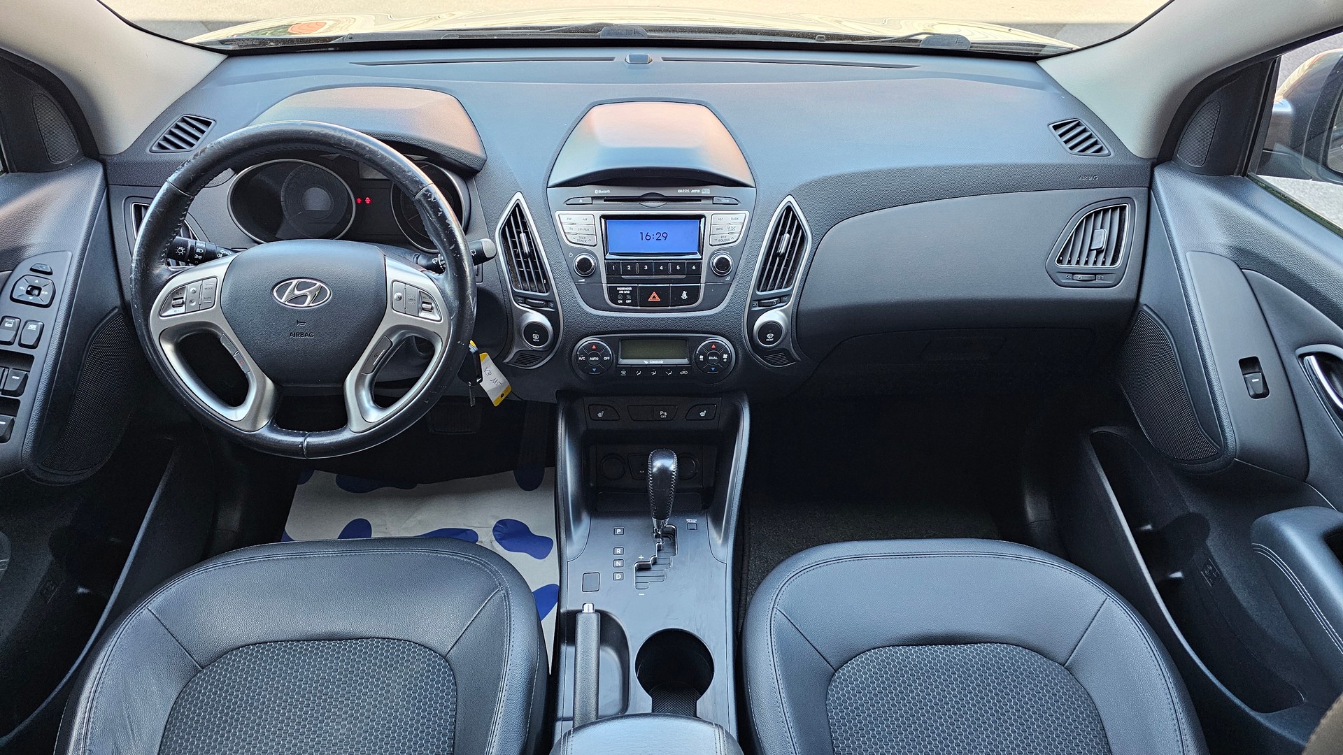 HYUNDAI iX 35 2.0 Premium 4WD Automatic-image-8