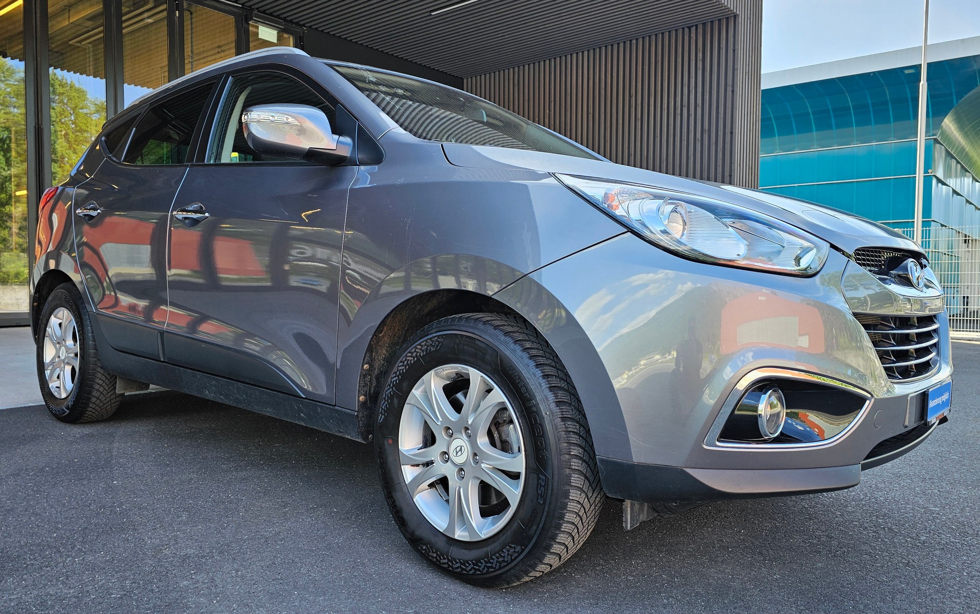 HYUNDAI iX 35 2.0 Premium 4WD Automatic-image-3