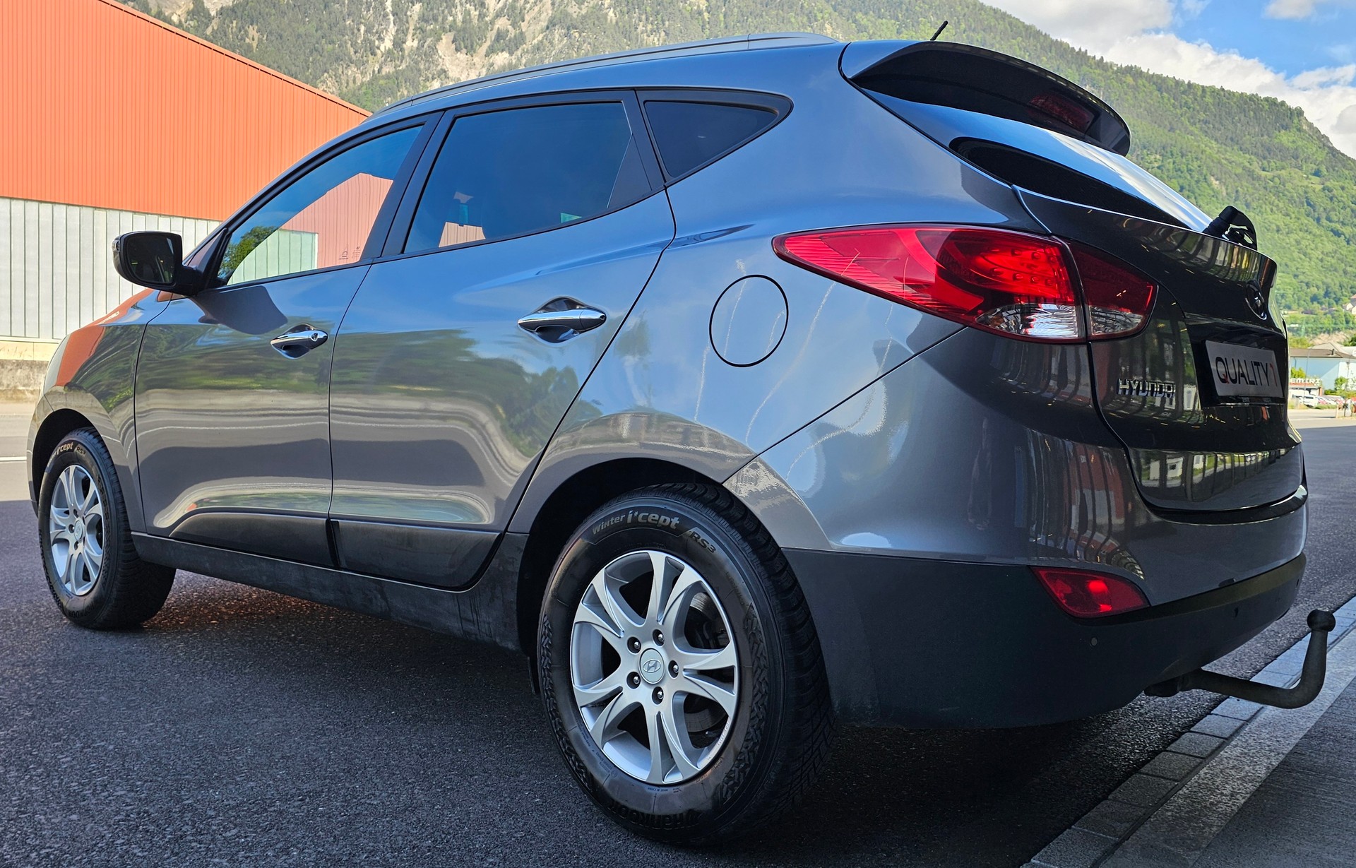 HYUNDAI iX 35 2.0 Premium 4WD Automatic-image-2