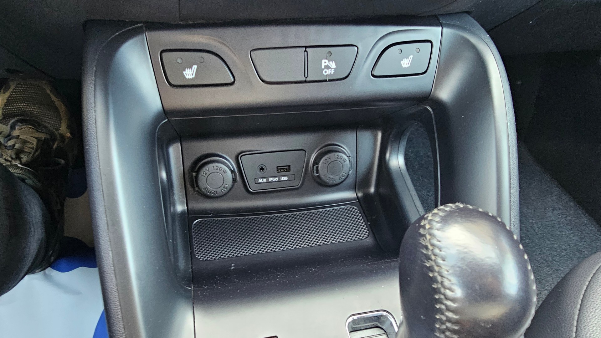 HYUNDAI iX 35 2.0 Premium 4WD Automatic-image-14