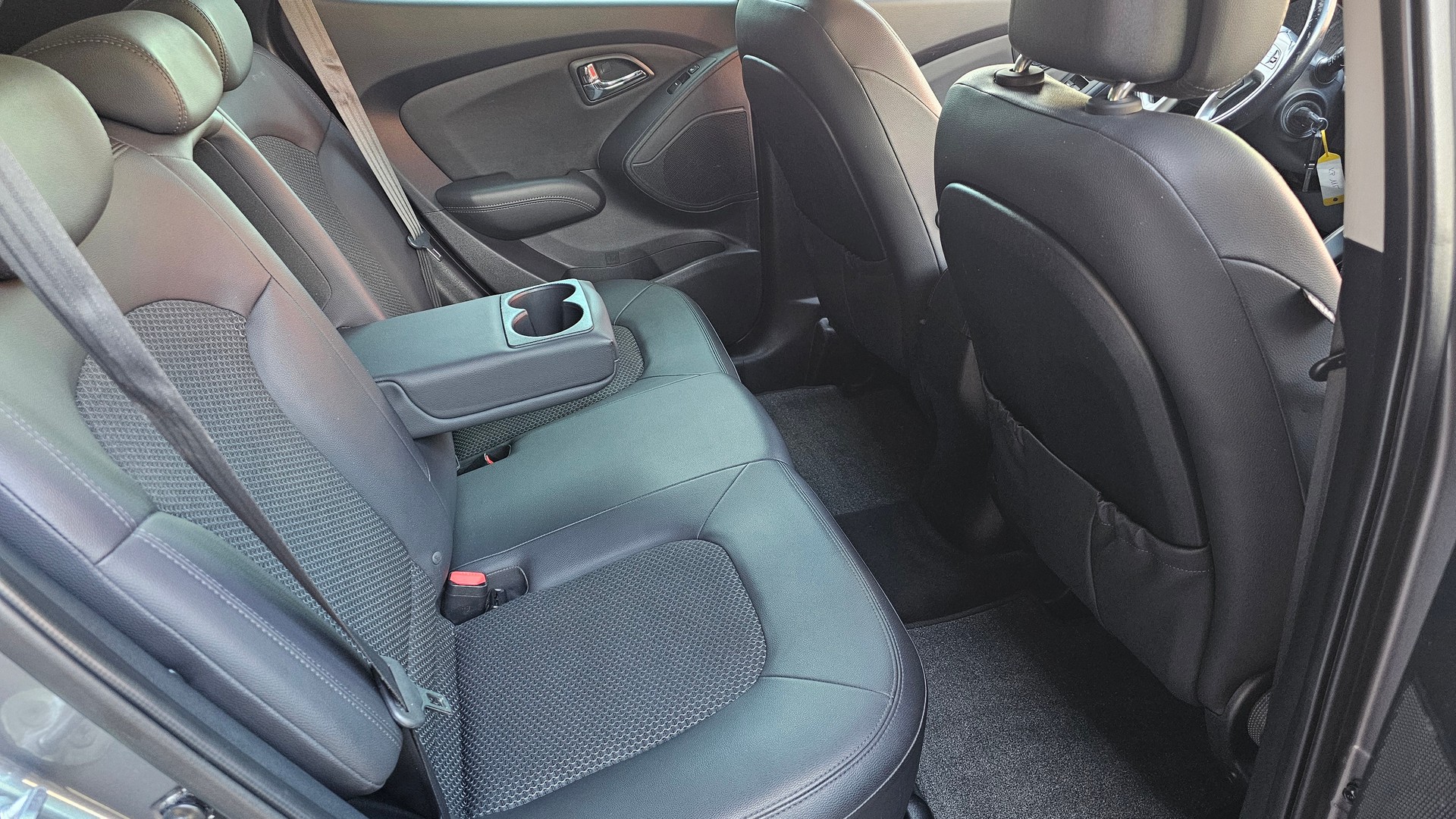 HYUNDAI iX 35 2.0 Premium 4WD Automatic-image-13