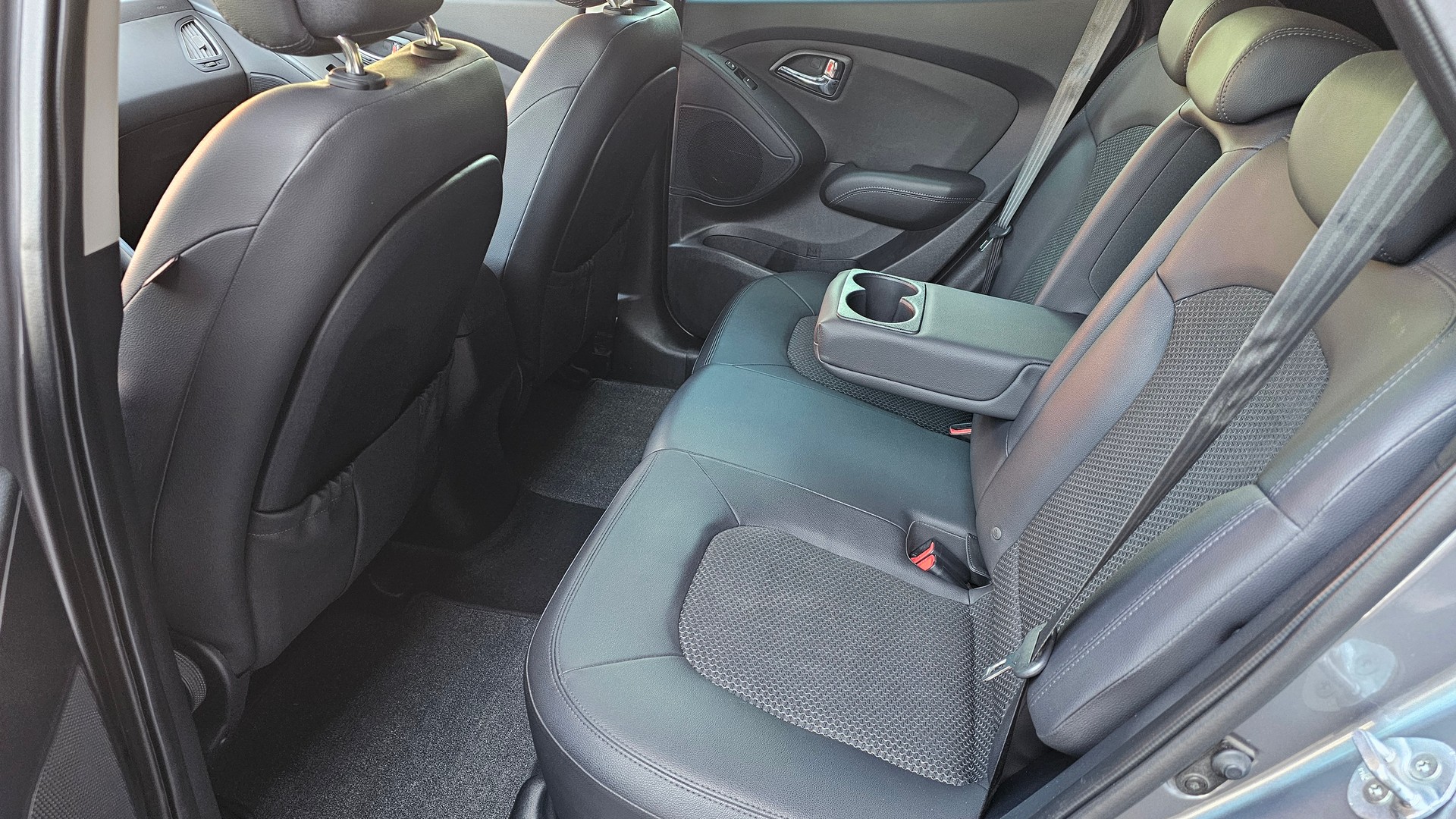 HYUNDAI iX 35 2.0 Premium 4WD Automatic-image-10