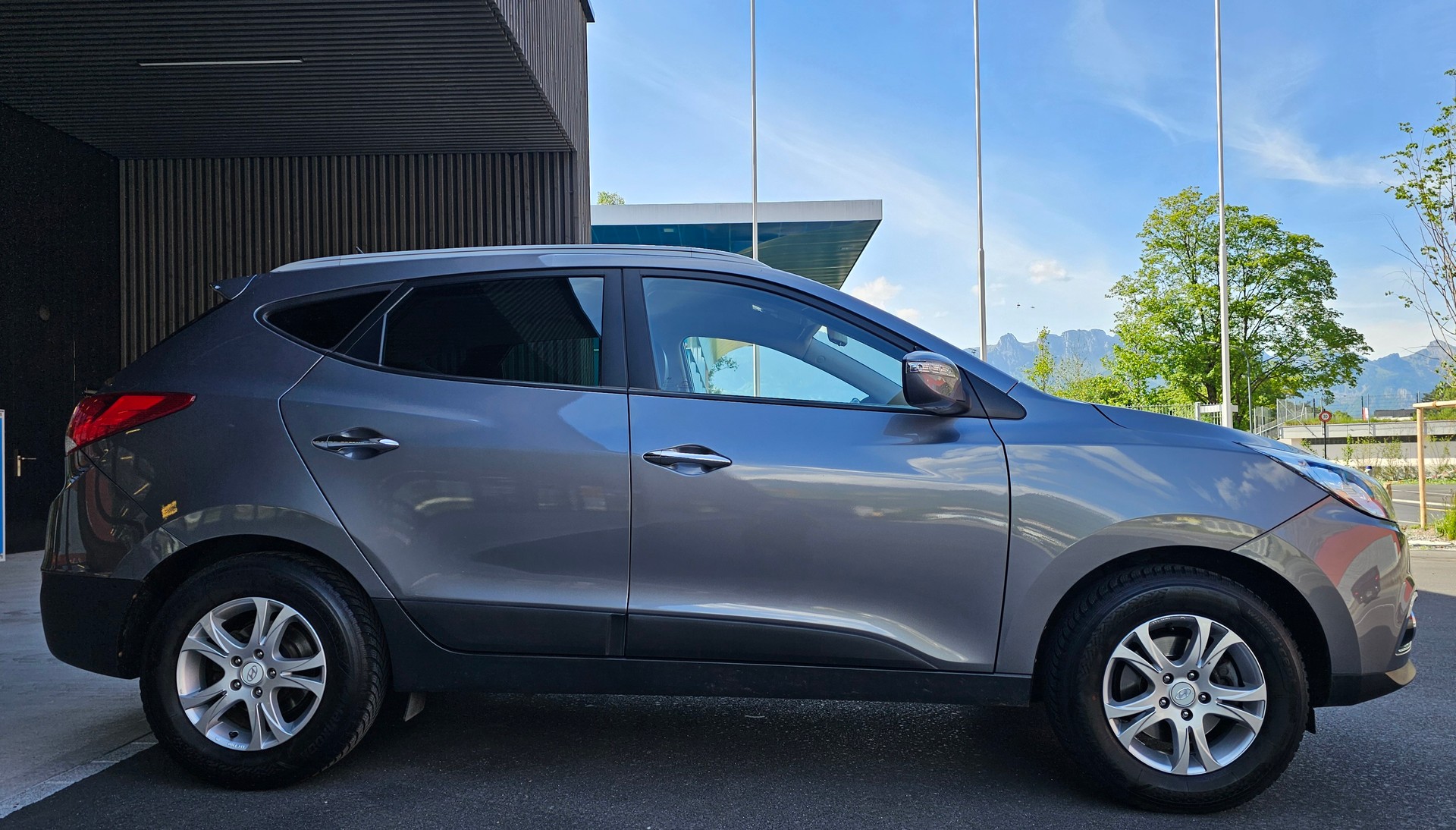 HYUNDAI iX 35 2.0 Premium 4WD Automatic-image-4