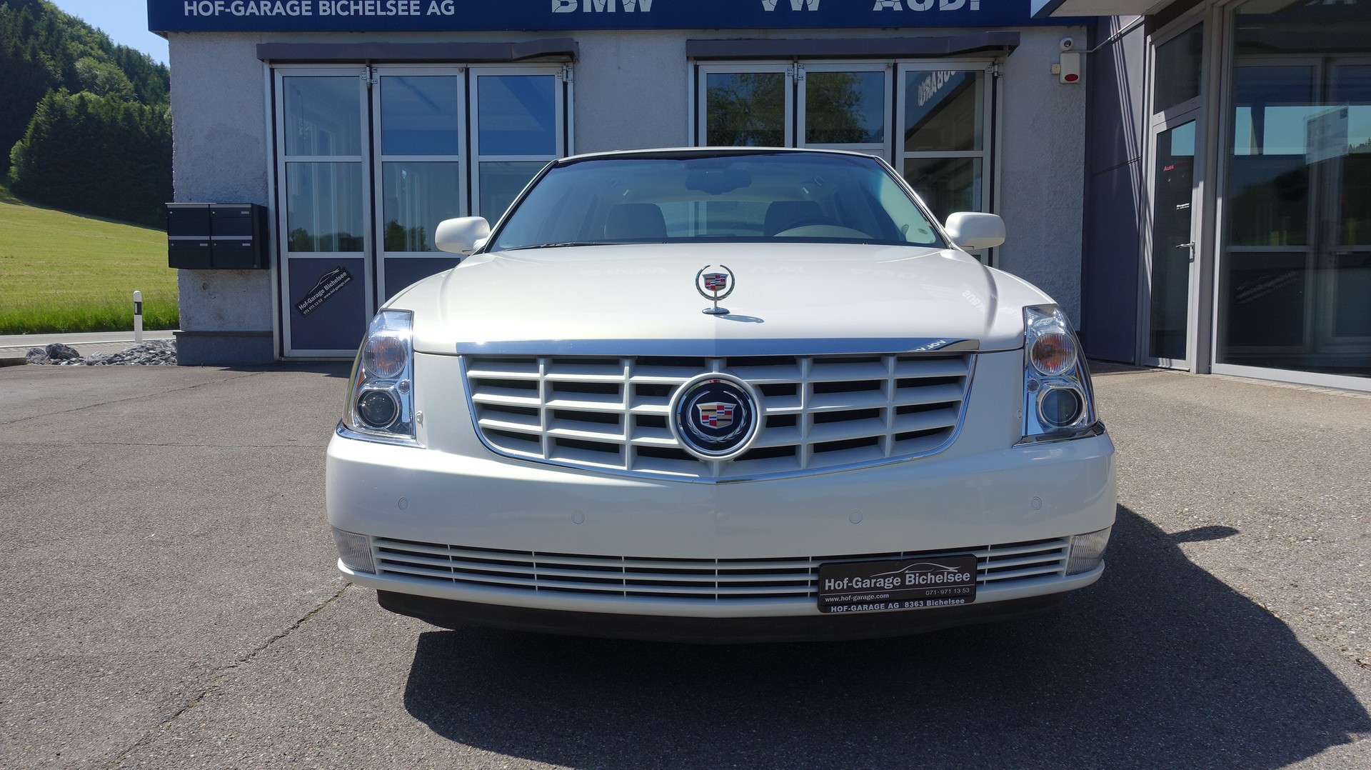 CADILLAC DTS-image-2