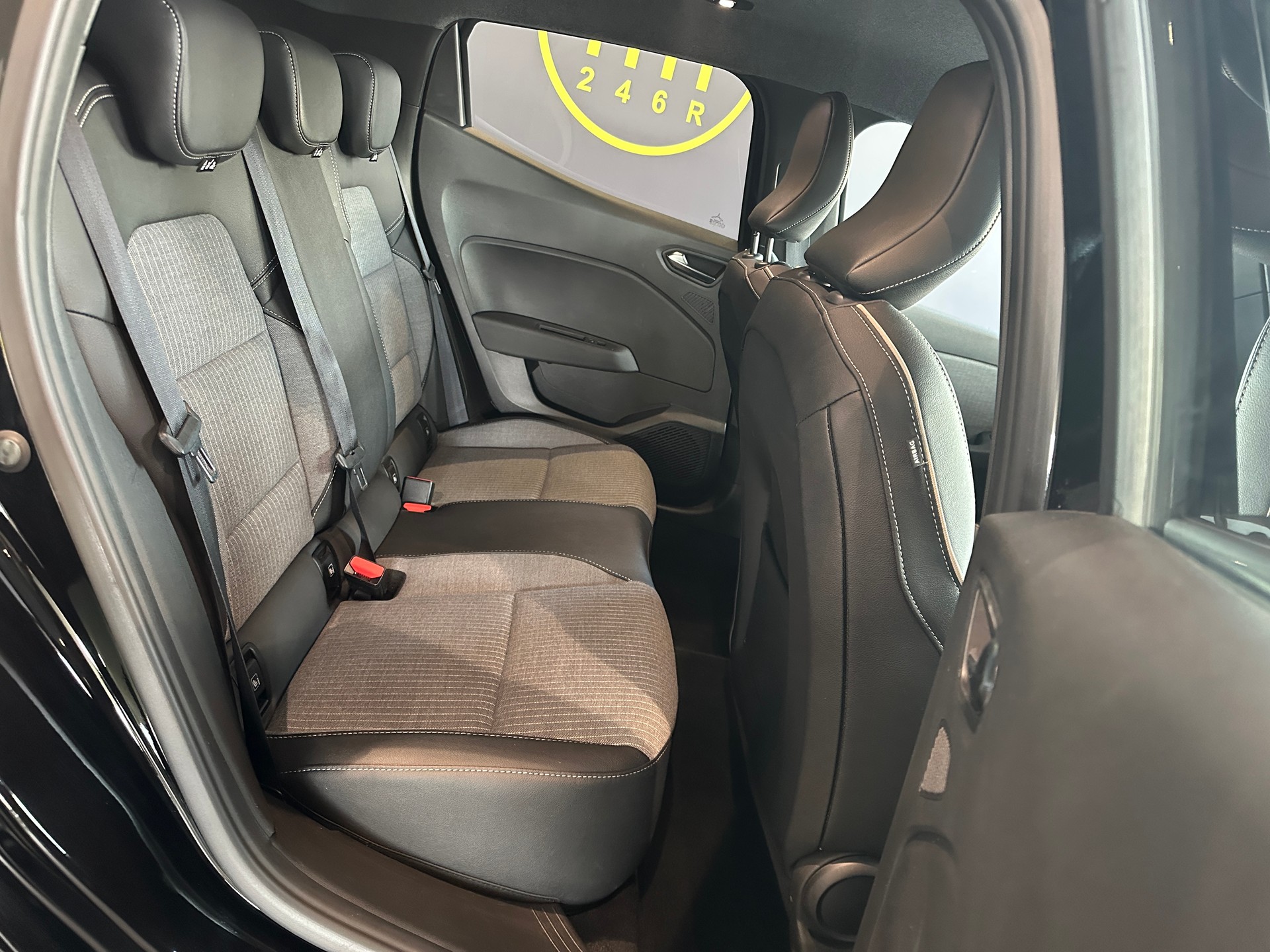 RENAULT Clio 1.0 Techno-image-19