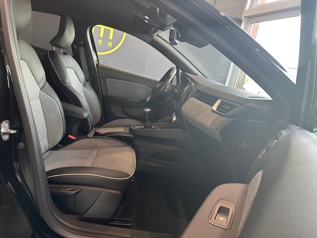 RENAULT Clio 1.0 Techno-image-12